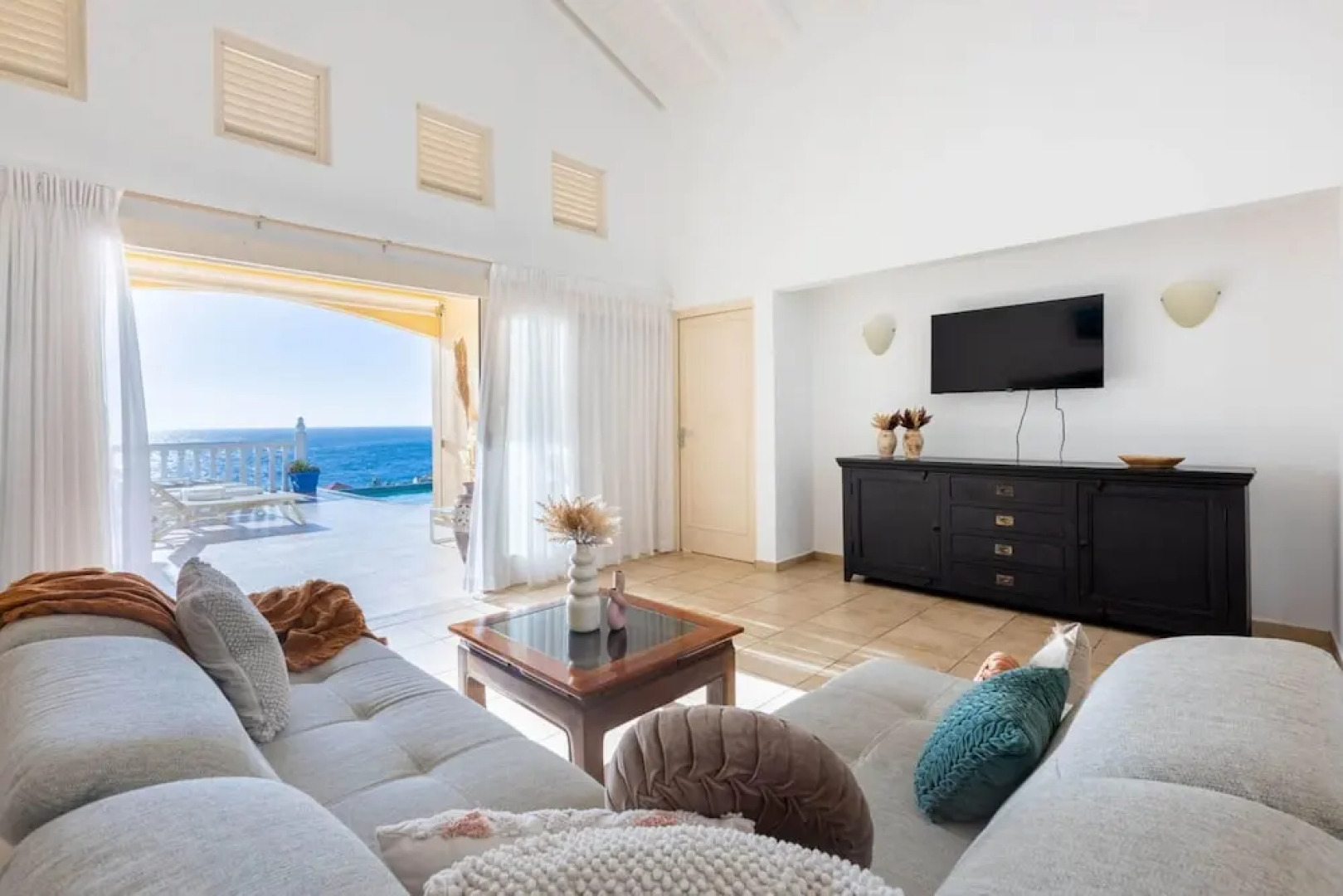 Spacious Bright Villa - Spectacular Ocean Views Private Pool