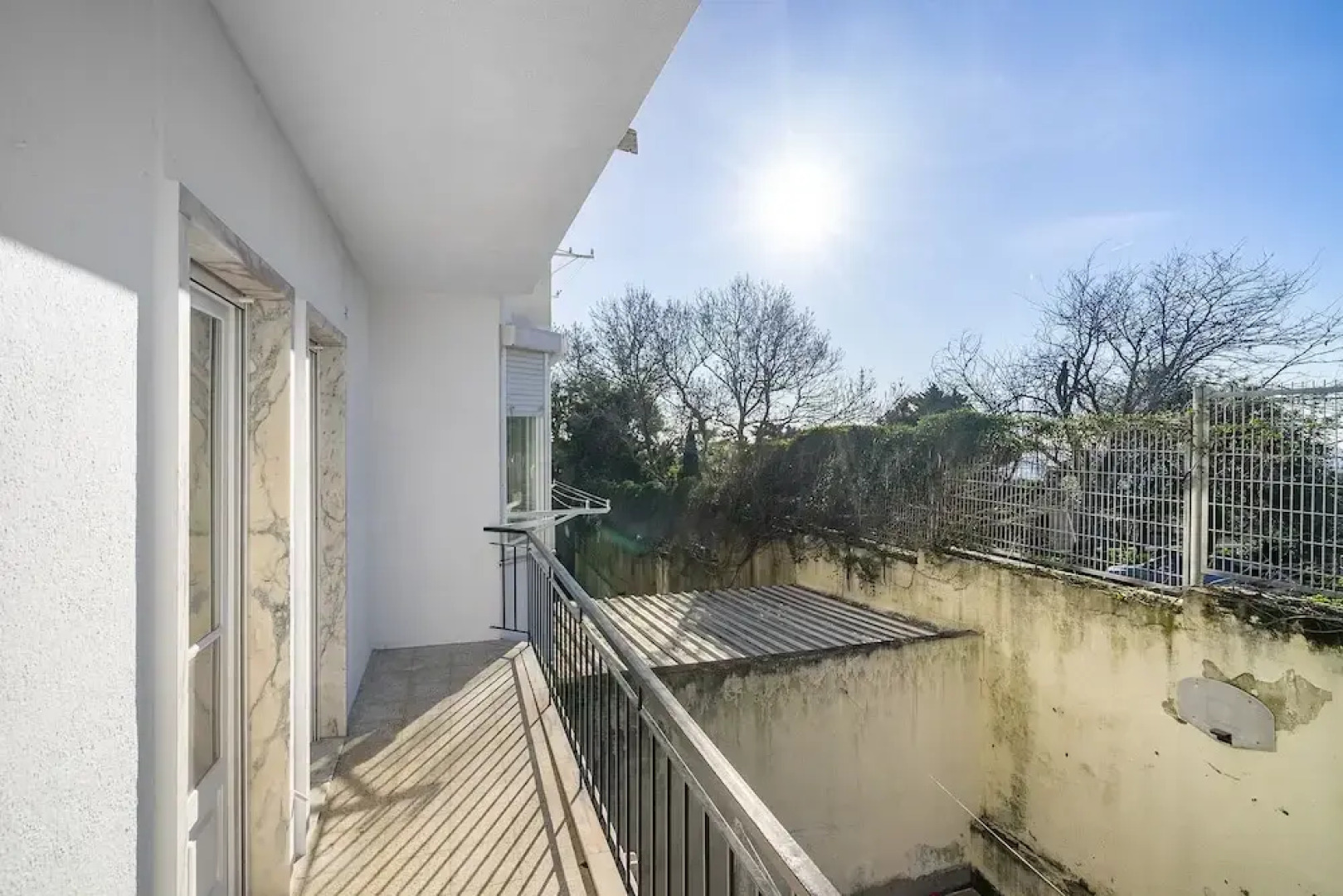 Peaceful Algés Family Home