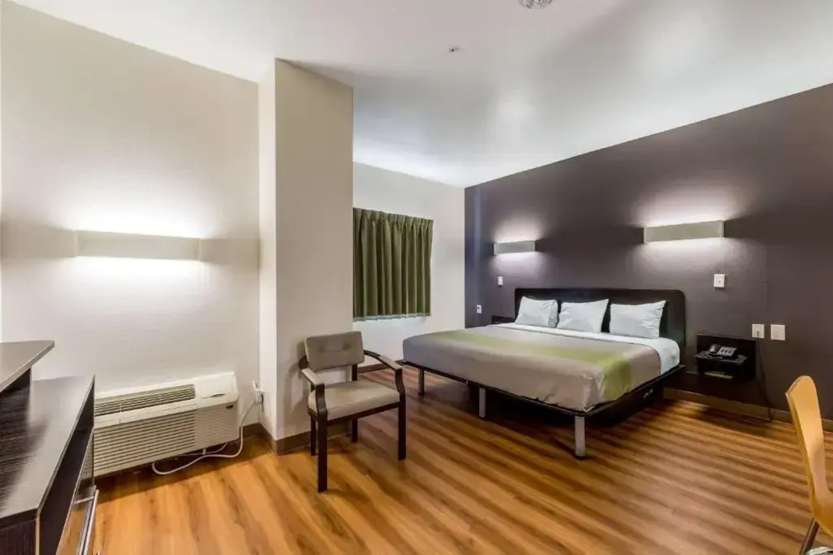 Super 8 by Wyndham Kenedy