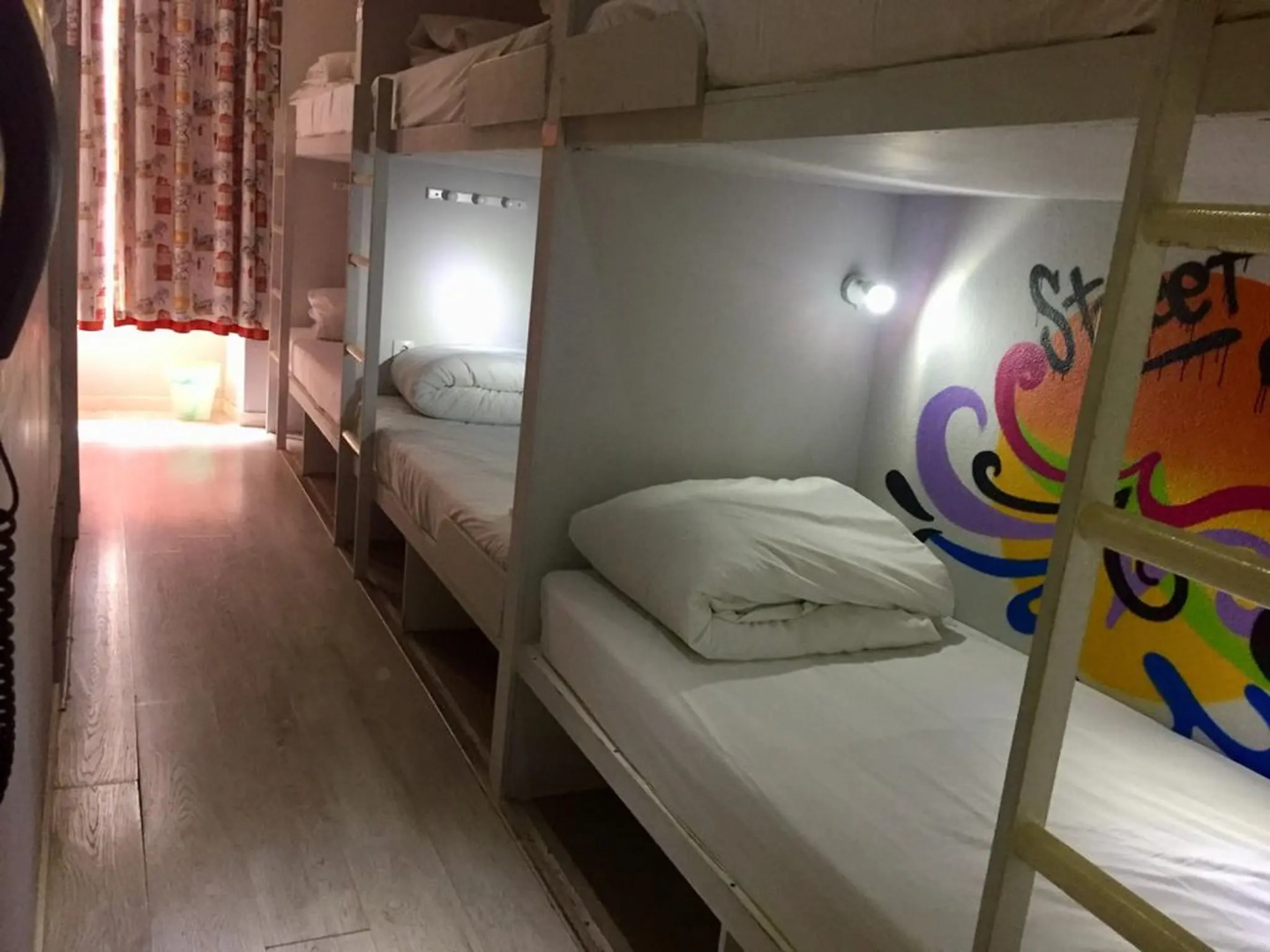 Golden Tram 242 Lisbonne Hostel