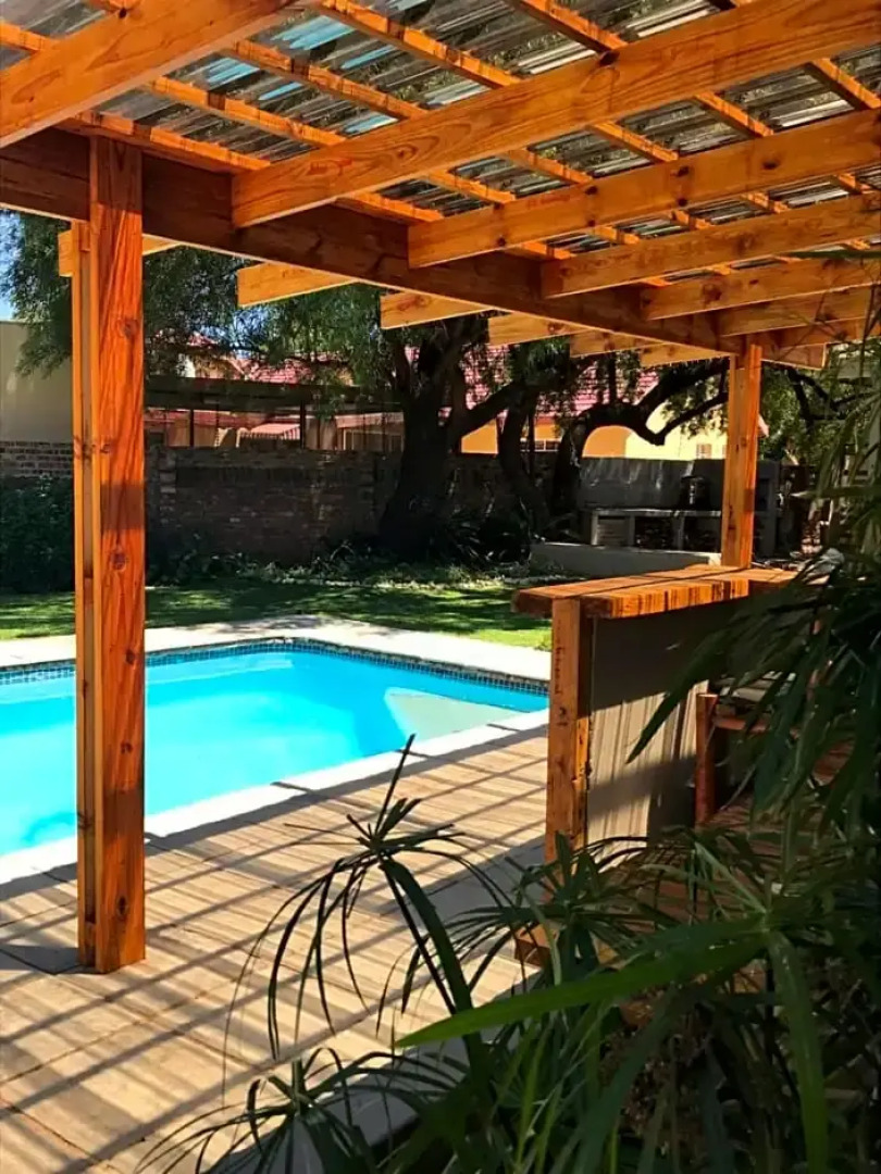 28 La Rochelle Bed & Breakfast