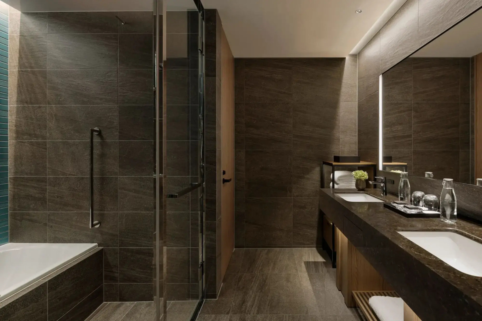 Tiad, Autograph Collection