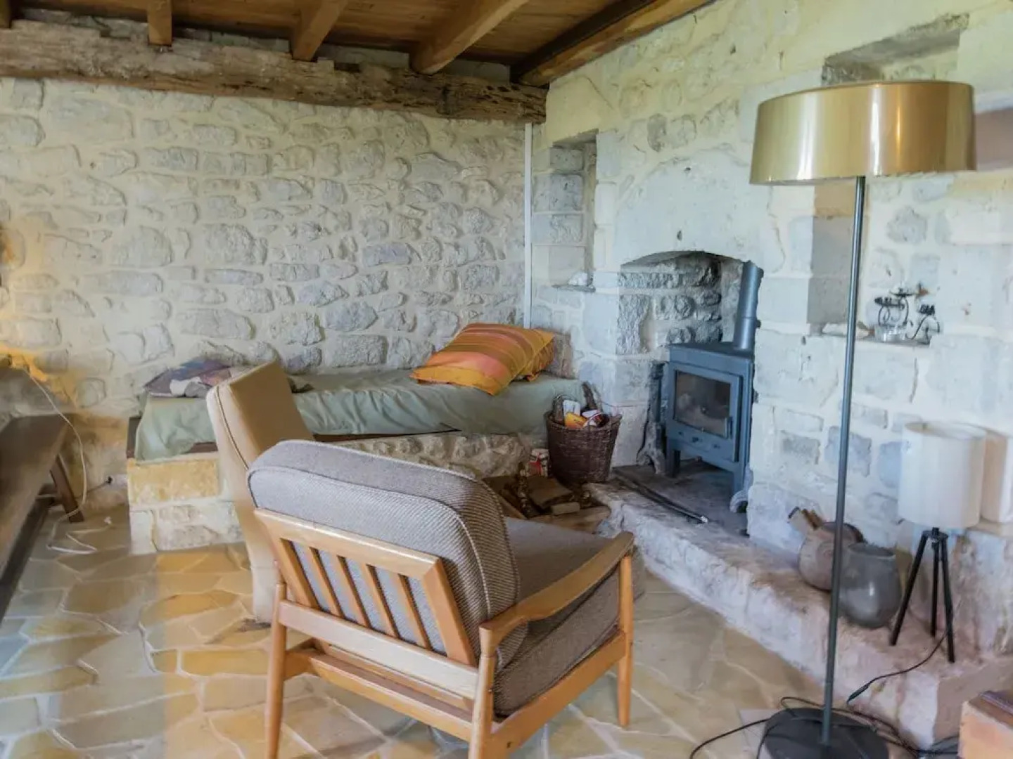 Beautiful Holiday Home in Mauroux With Swimming Pool