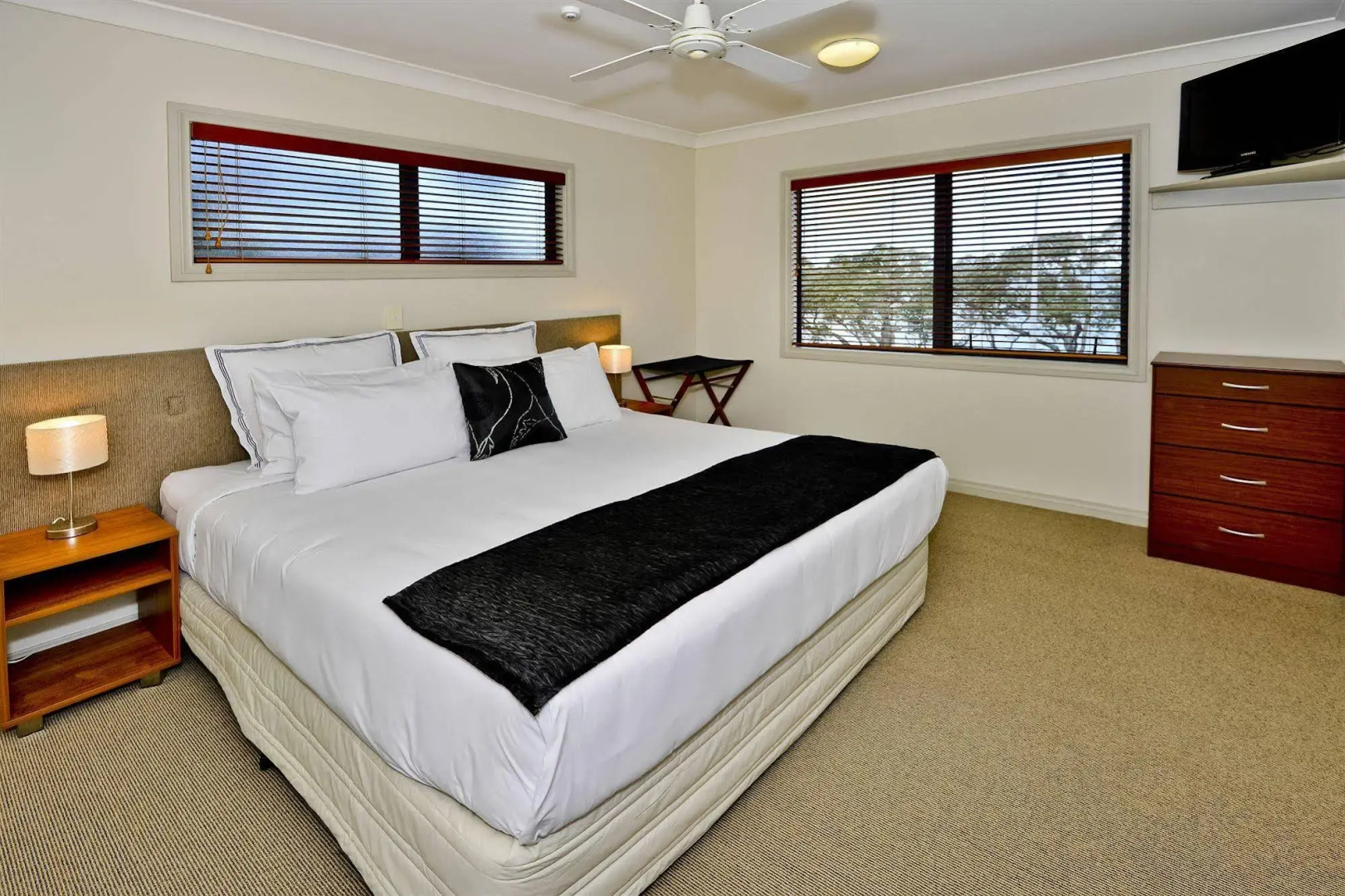 Whangaparaoa Lodge Motel