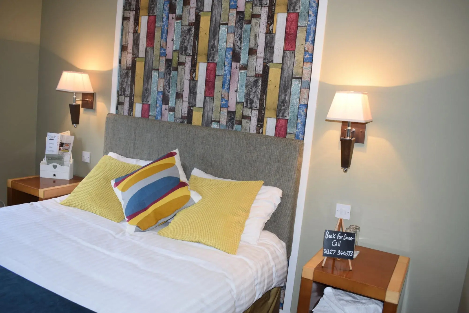 The Narrowboat At Weedon