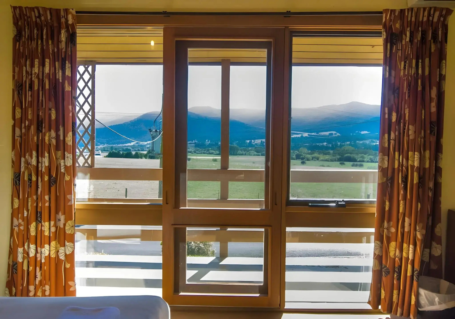 The Birch House - Silver Birches Luxury Accommodation Bright