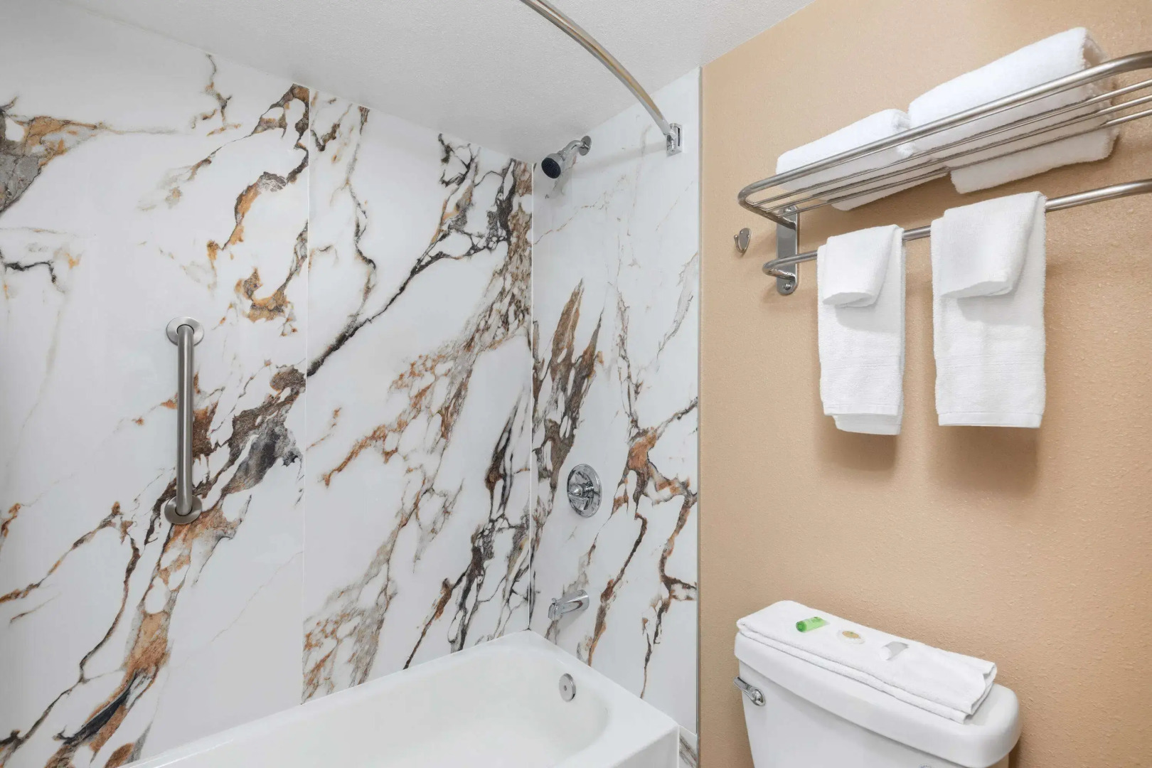 Super 8 by Wyndham Paducah I-24 Exit 4