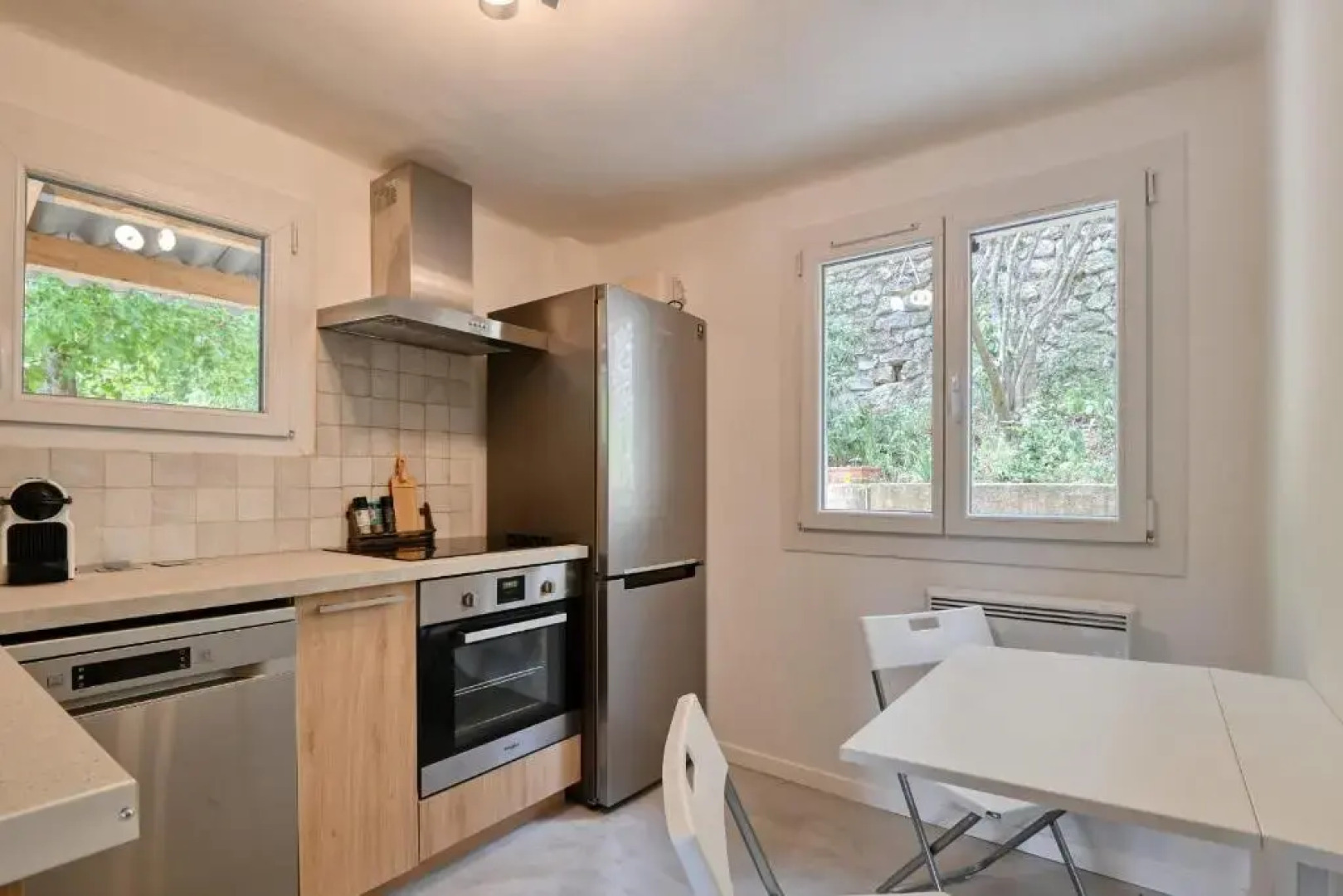 Spacious apartment in a villa with terrace and garden in Ventabren