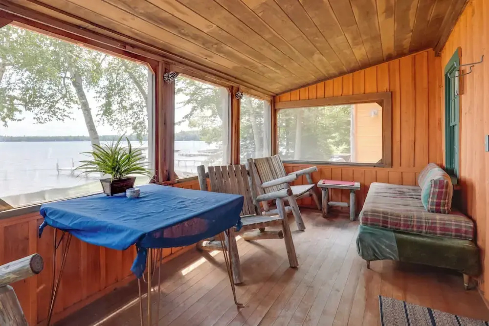 South Twin Lake Cabin w/ Seasonal Dock & Slip!