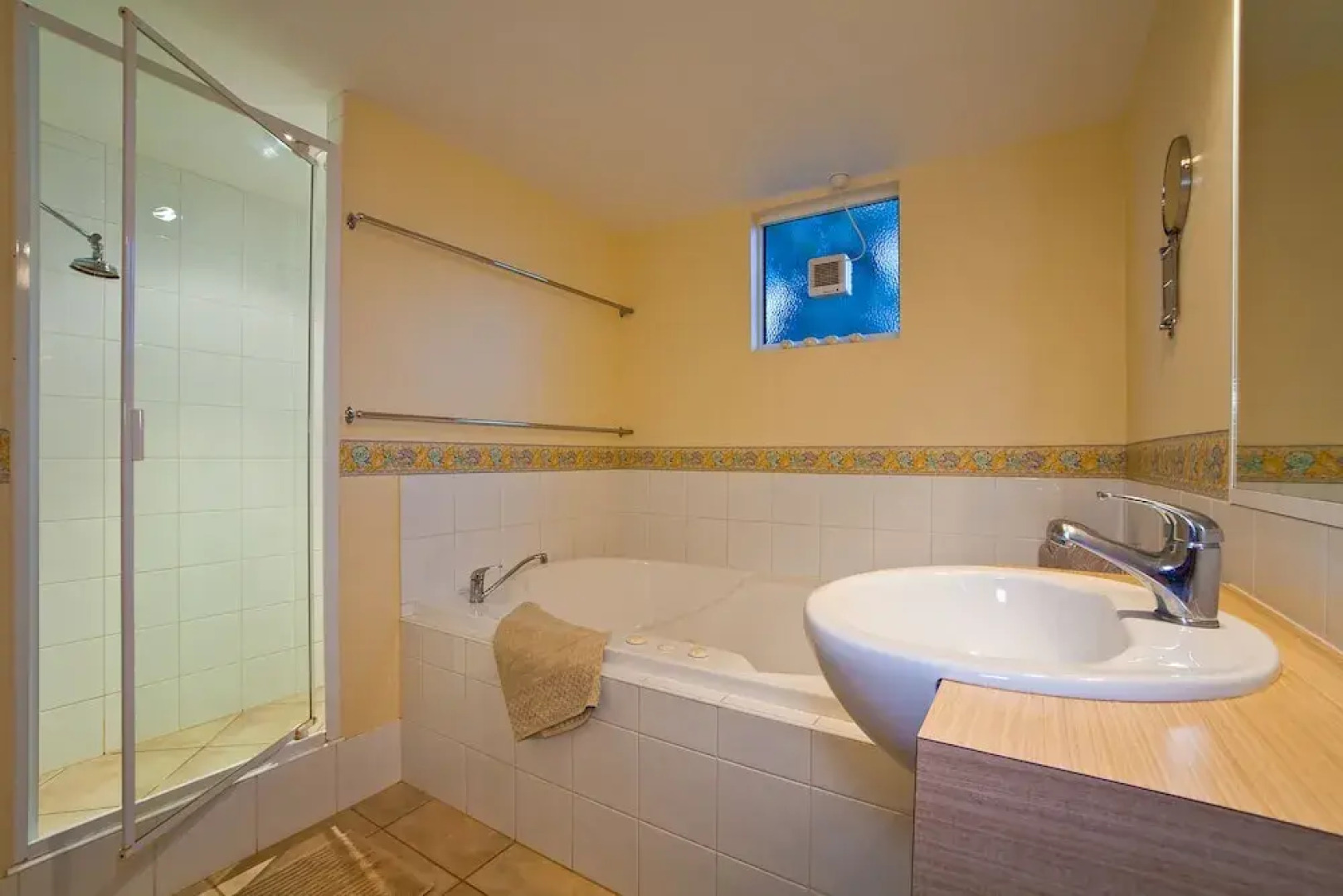 Osprey Holiday Village Unit 110 - Wake Up To the Birds in Your 4 Poster Bed with a View