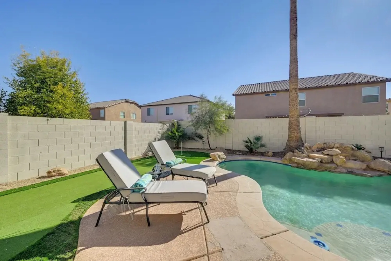 Putting Green, Pool & Spa: Home in Queen Creek!