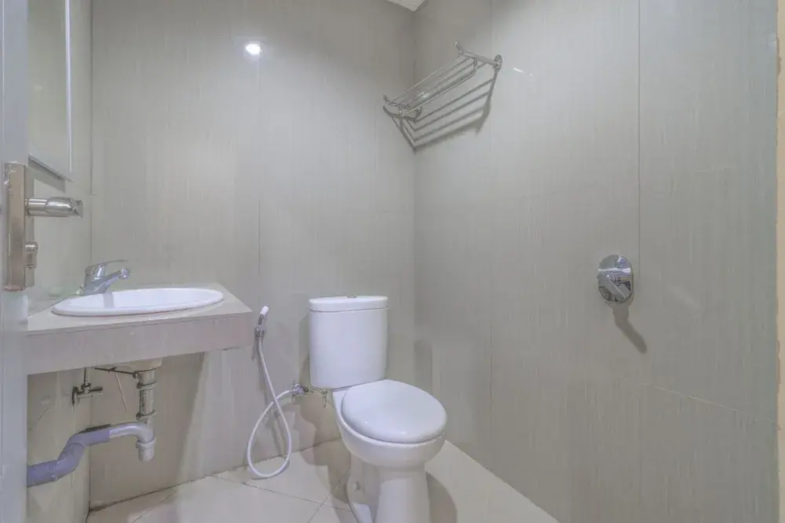 OYO 2814 Debitos Hotel