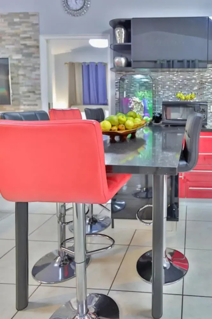 House With 2 Bedrooms in Puna'auia, With Enclosed Garden and Wifi