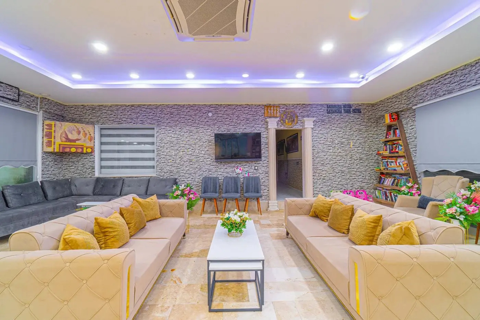 Sayanora Hotel & Park