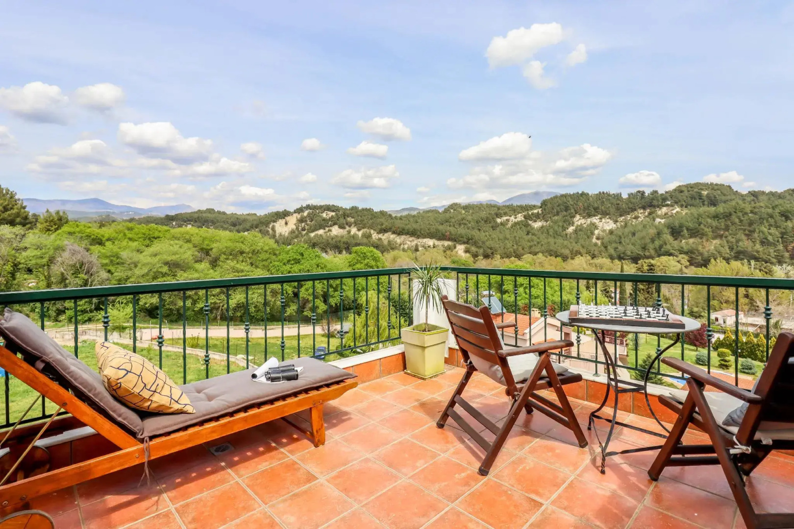 Studio Acropolis Serres Next to Center