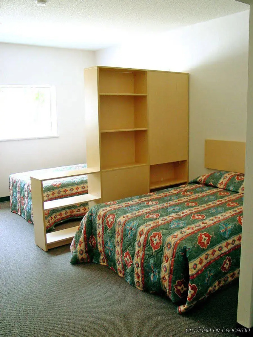 Residence & Conference Centre-Brockville