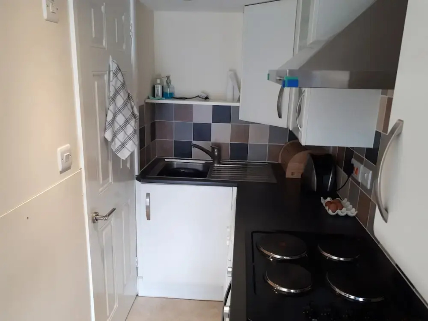 1 Bed Flat - Sleeps 2 - Pets - Garden - Parking