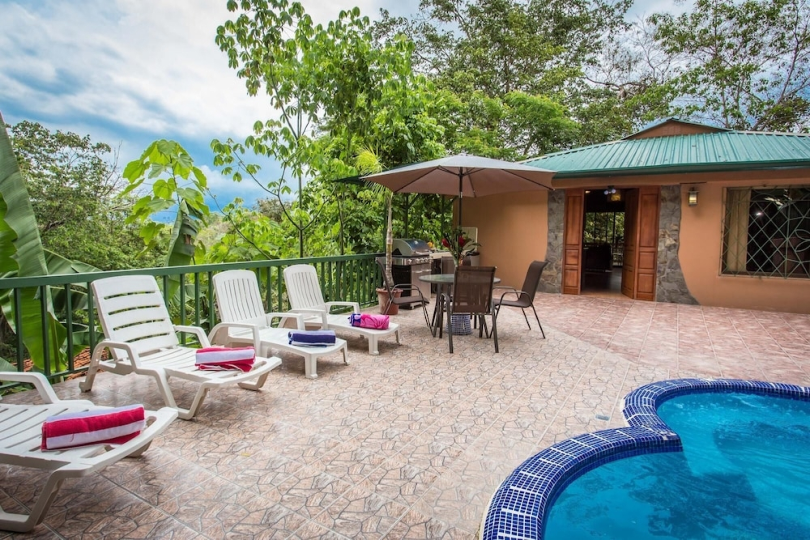 Casa Macaw Jungle Cabin w Private Pool Wifi and AC