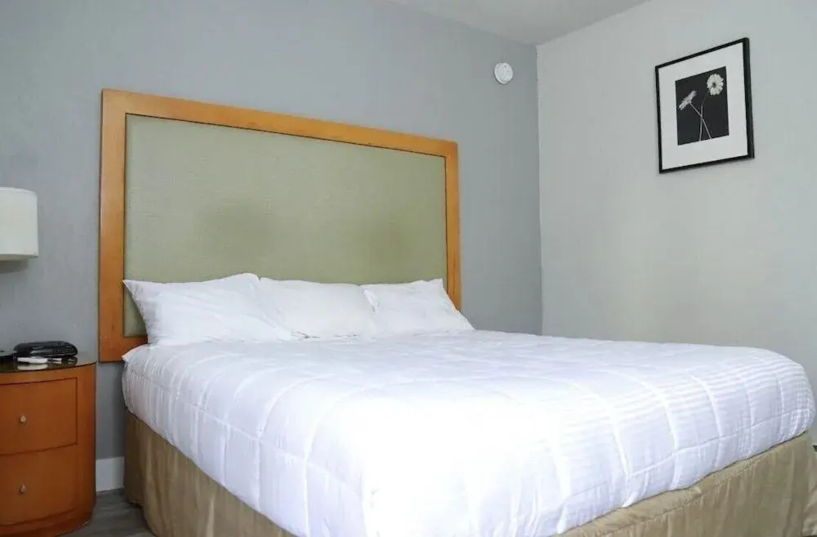 Queensway Court Motel