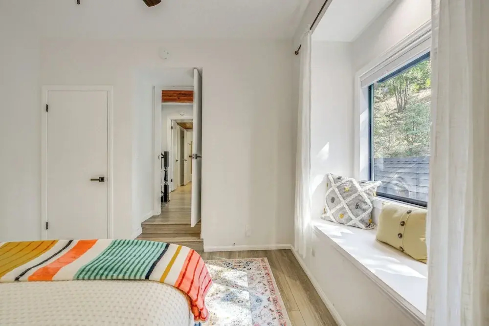 3 Decks, Game Room + Views: Lake Arrowhead Home!