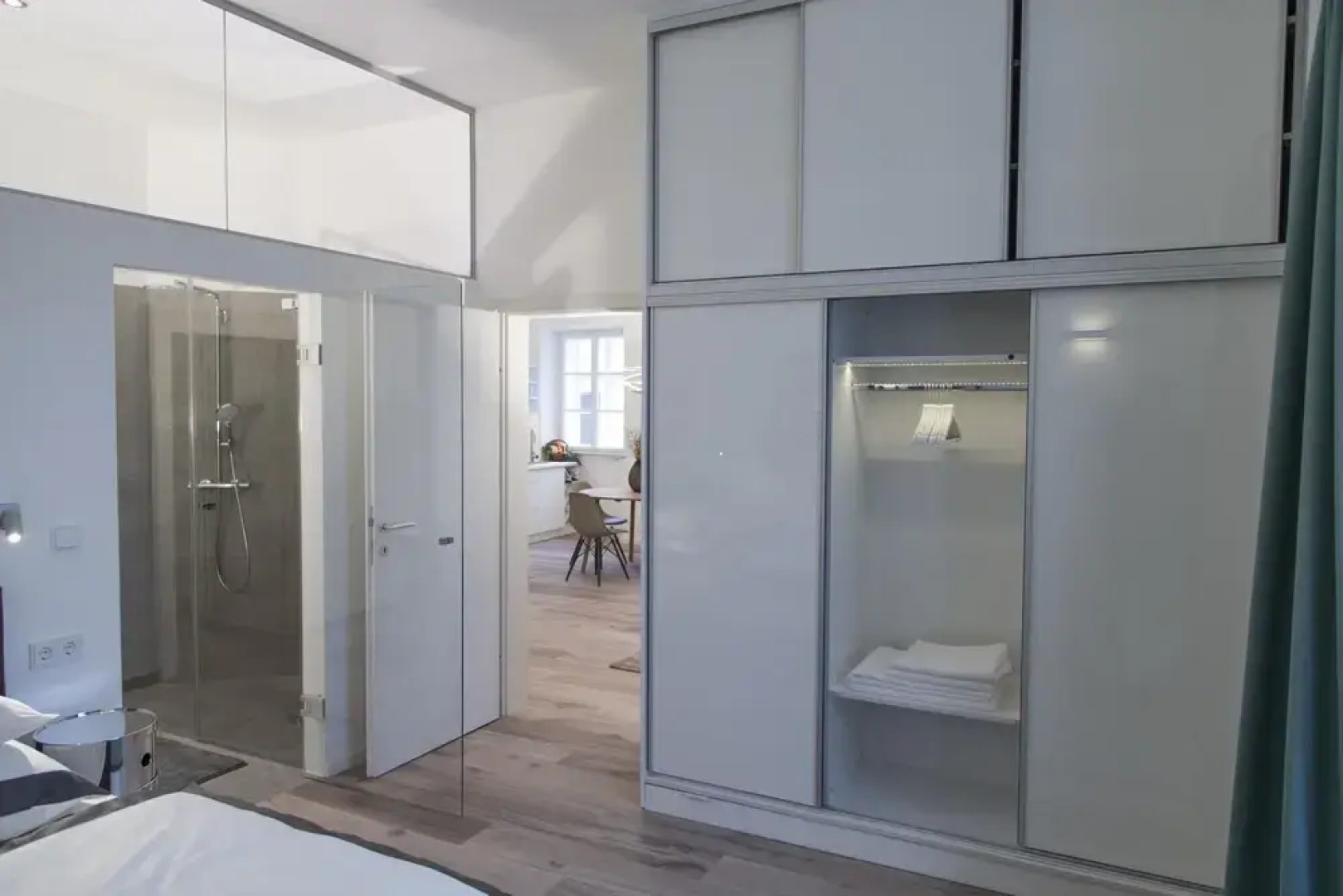 Deluxe Apartment in the City Centre With Private Parking air Conditioning and View