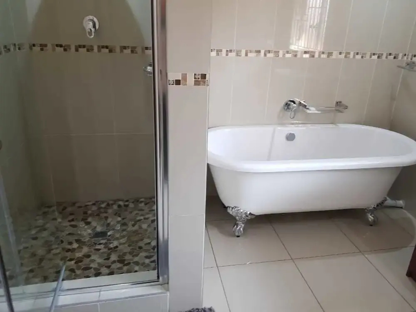 Ekuthuleni Guest House - Soweto