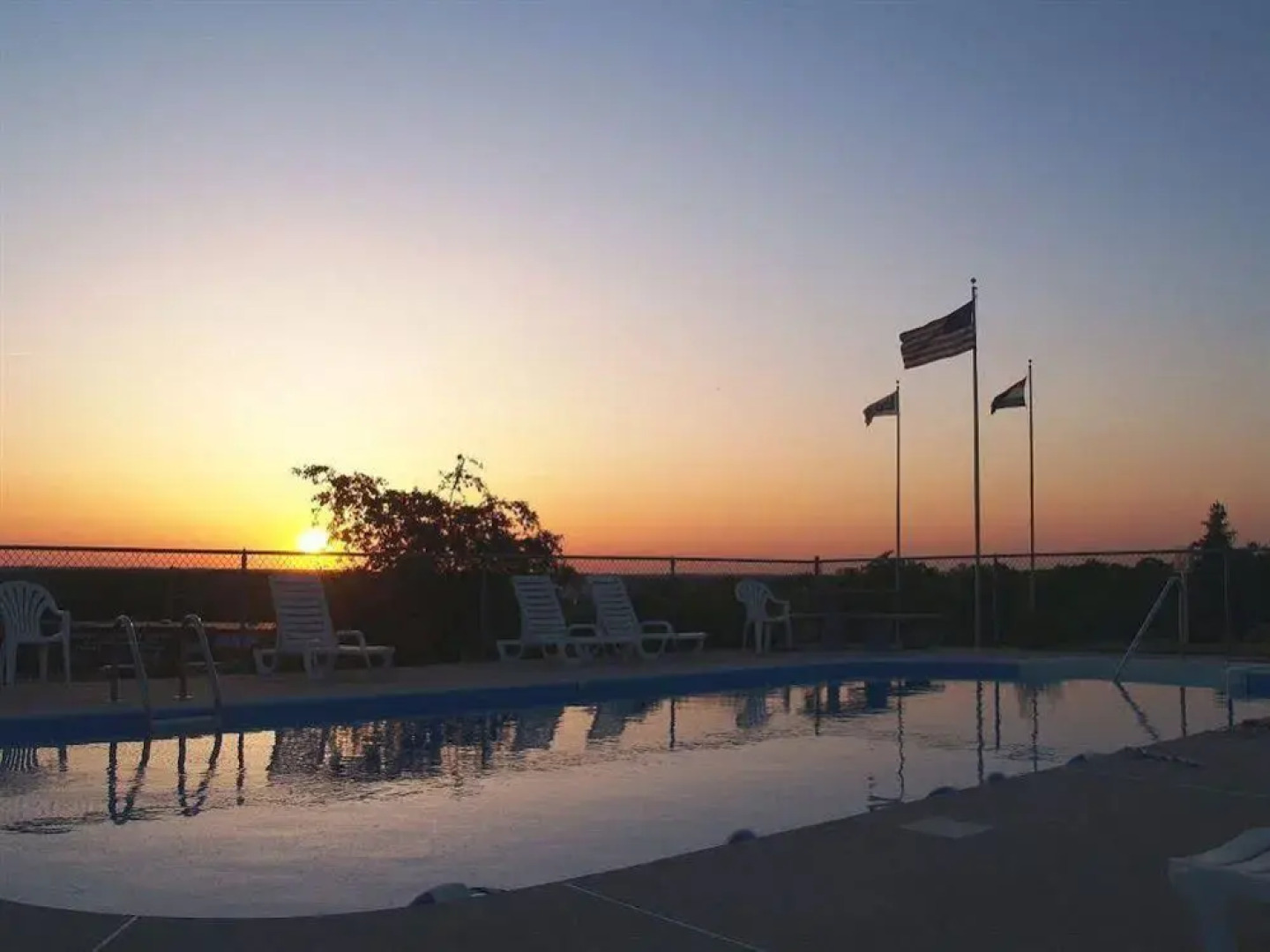 Pinemark Inn & Suites