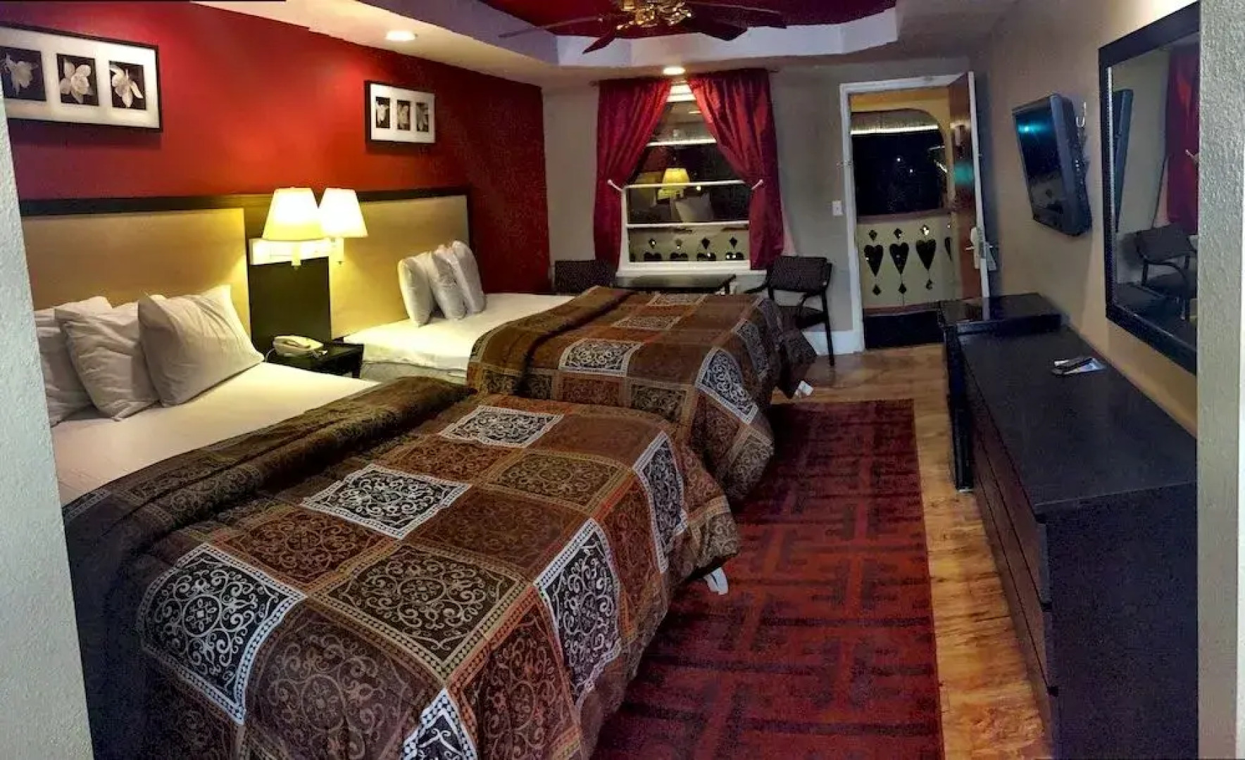 Riverbend Motel & Cabins