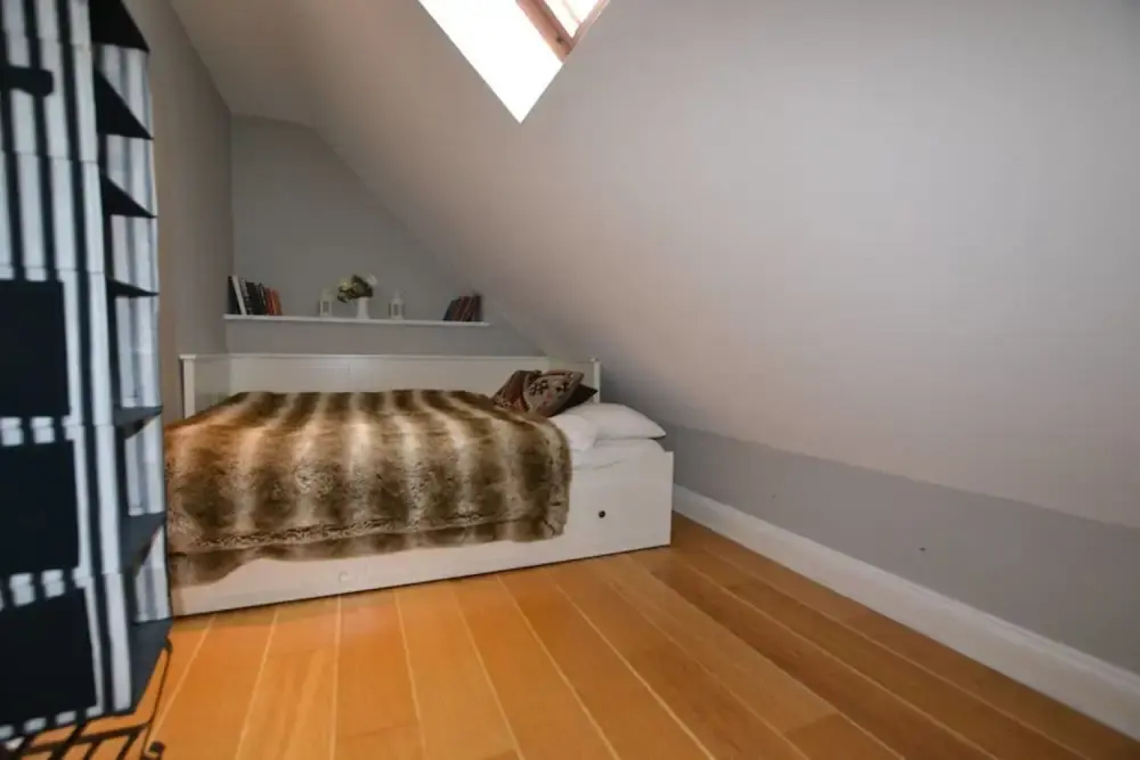 Cherry Blossom / 2-bed Home on Osea Island, Essex