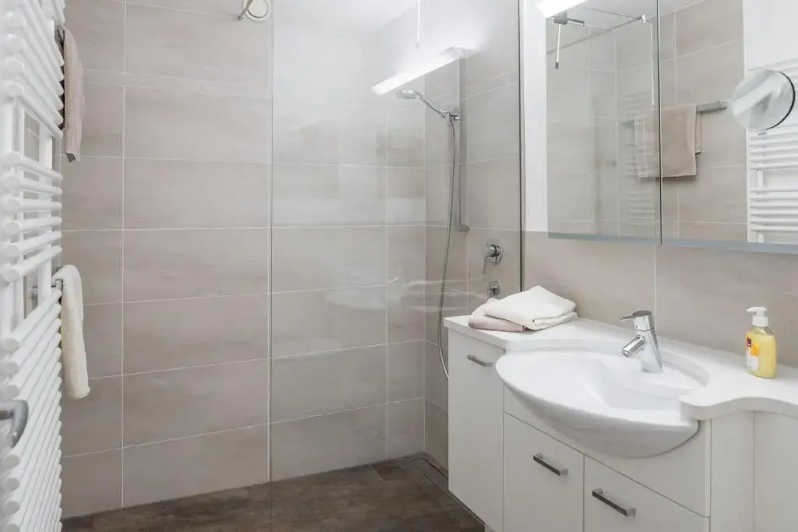 Primavera - 2.5 Zimmerwohnung, 52qm, max 4 Pers, Schwimmbad/Sauna