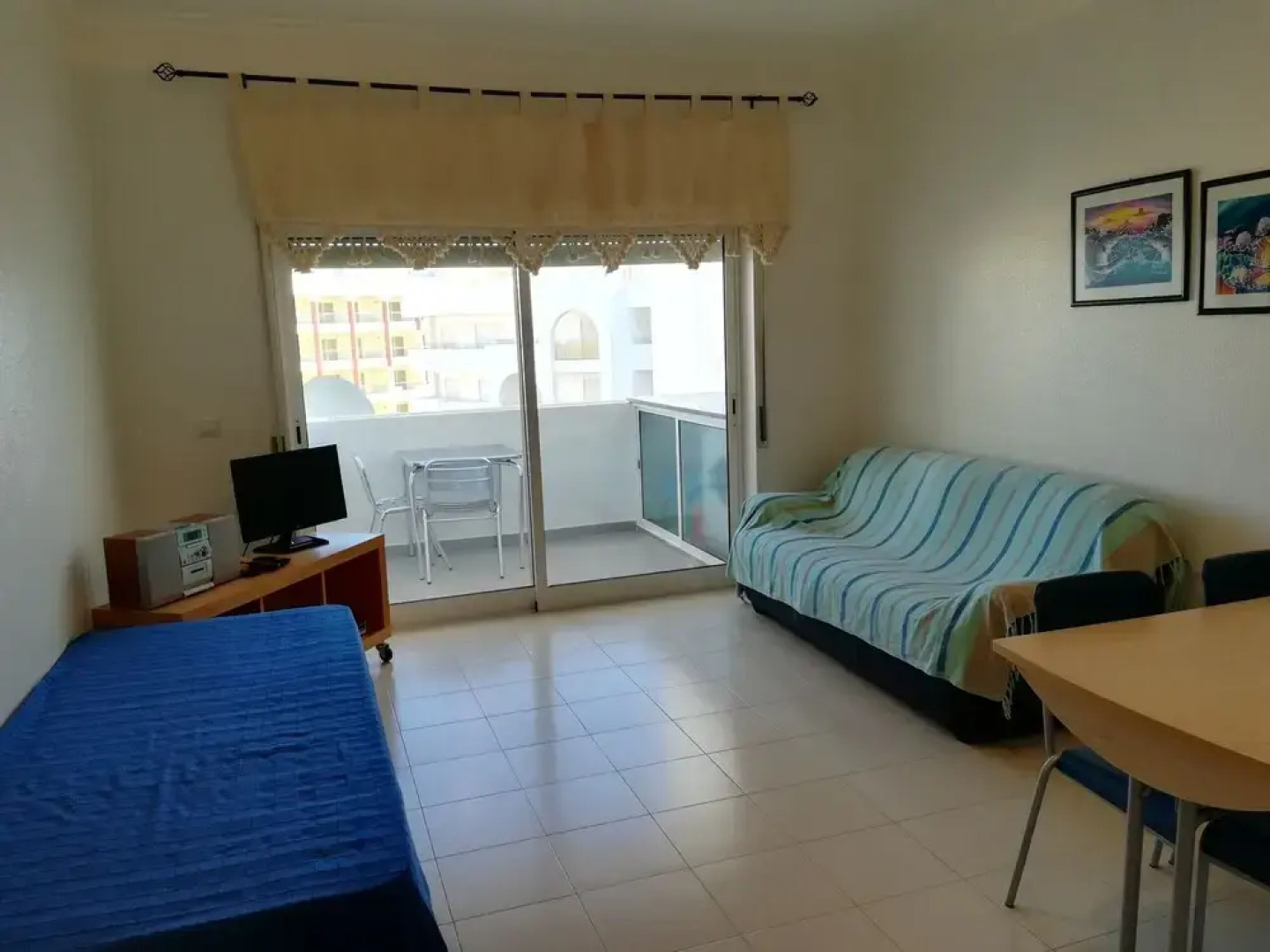 Apartamento Praia de Porches,izibookings