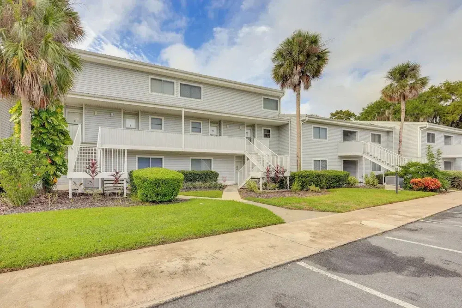 Riverfront Weleka Condo w/ Dock & Pool Access