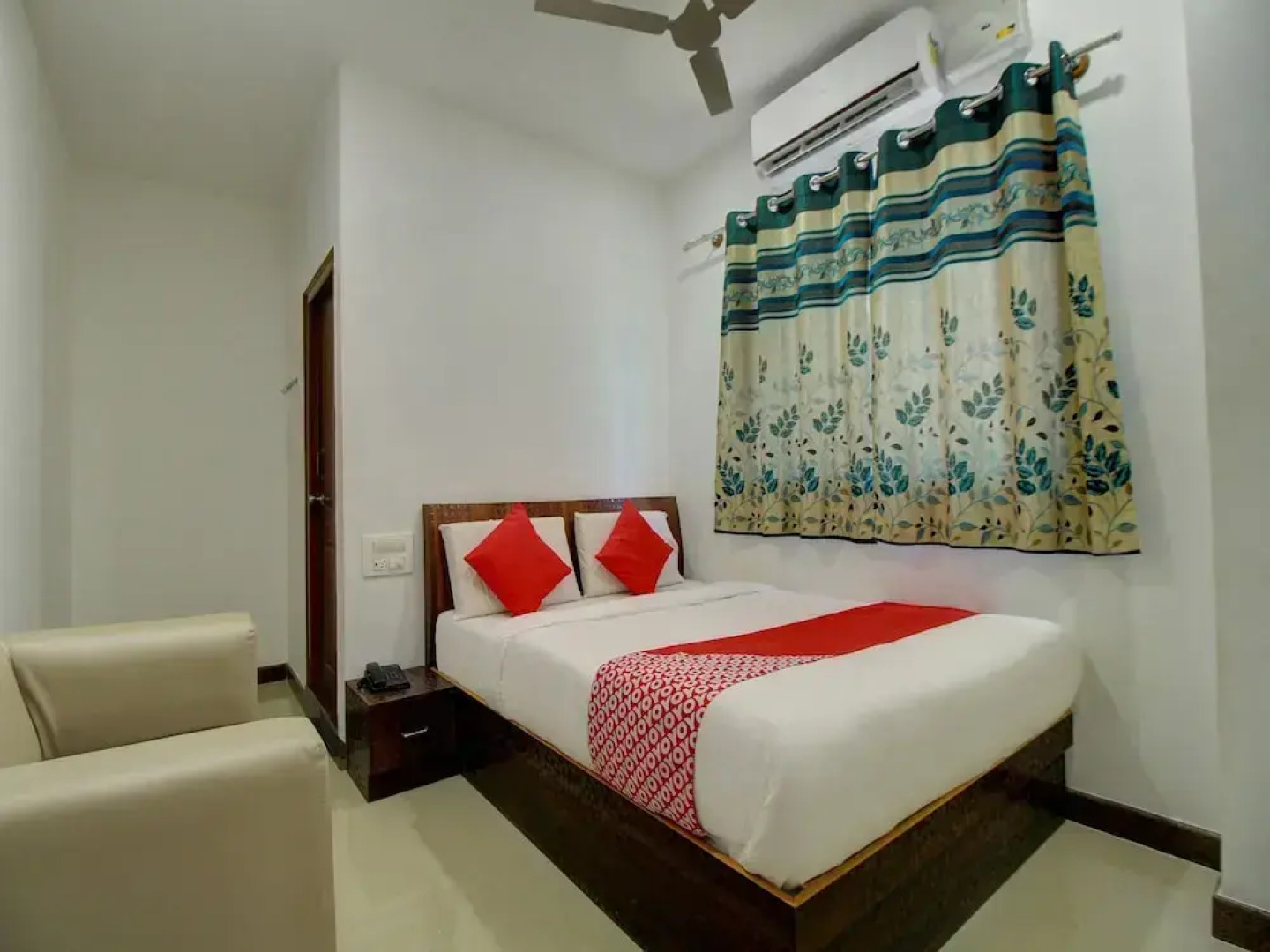 OYO 17386 Jaya Mourya Lodge