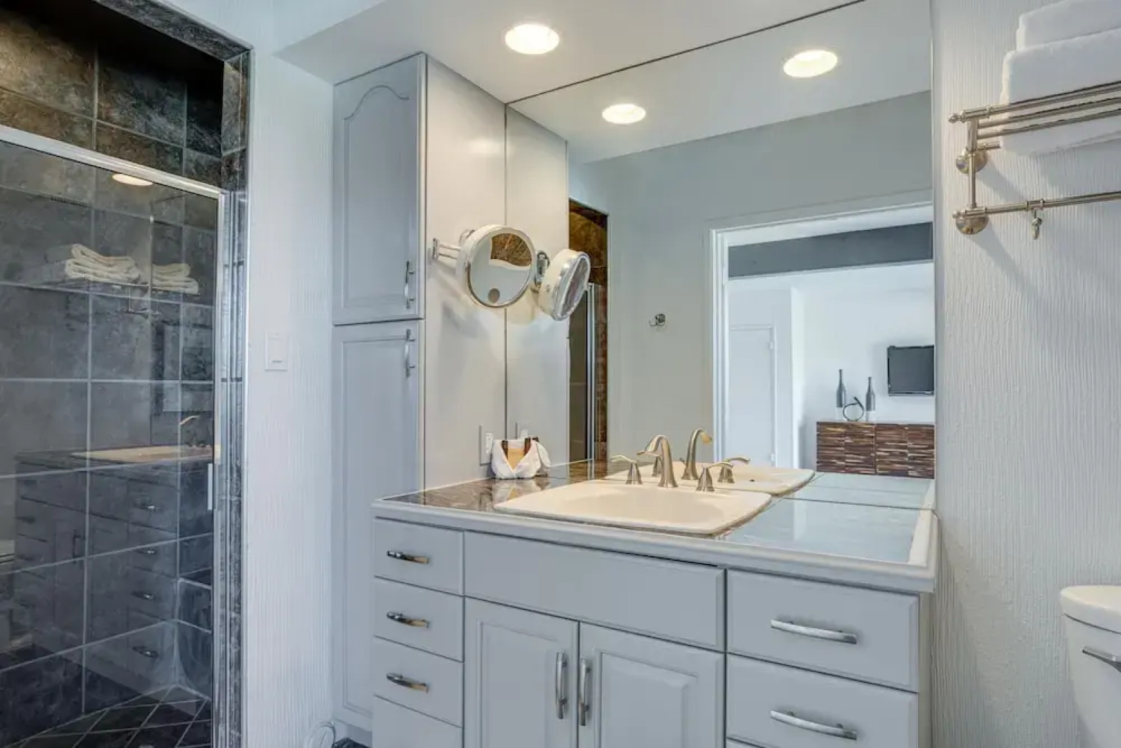 New Listing! All-suite Hilltop W/ Pool, Spa 2 Bedroom Home