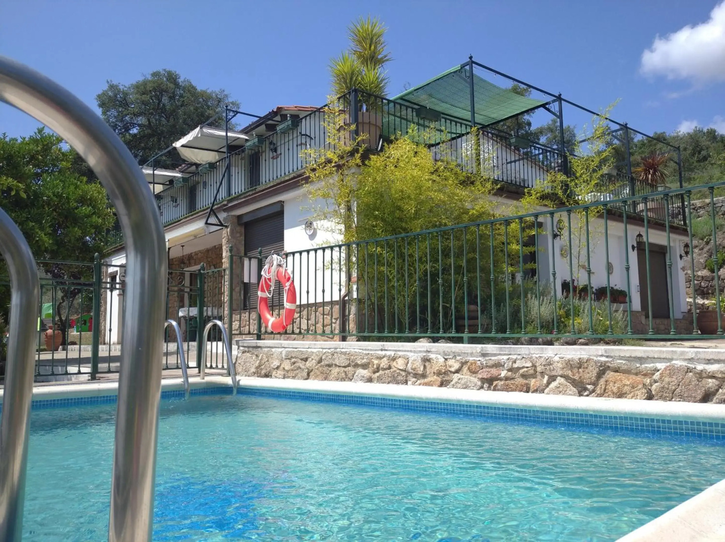 Aloja entero El Mirador de Acebo 4 estrellas piscina Sauna Spa