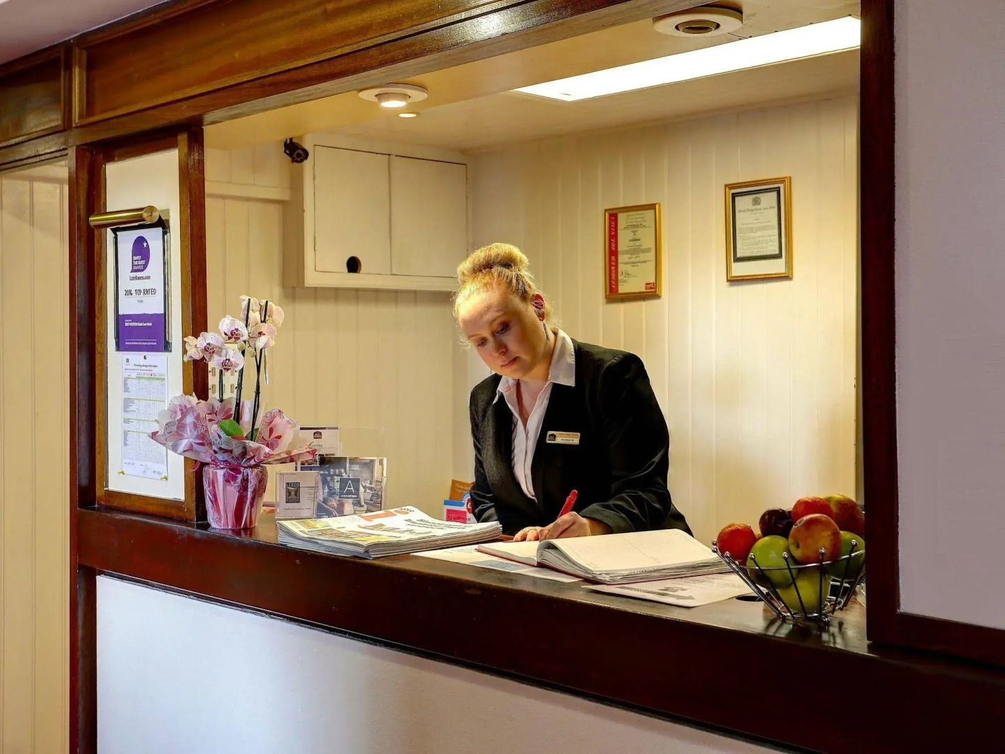 OYO Stade Court Hotel