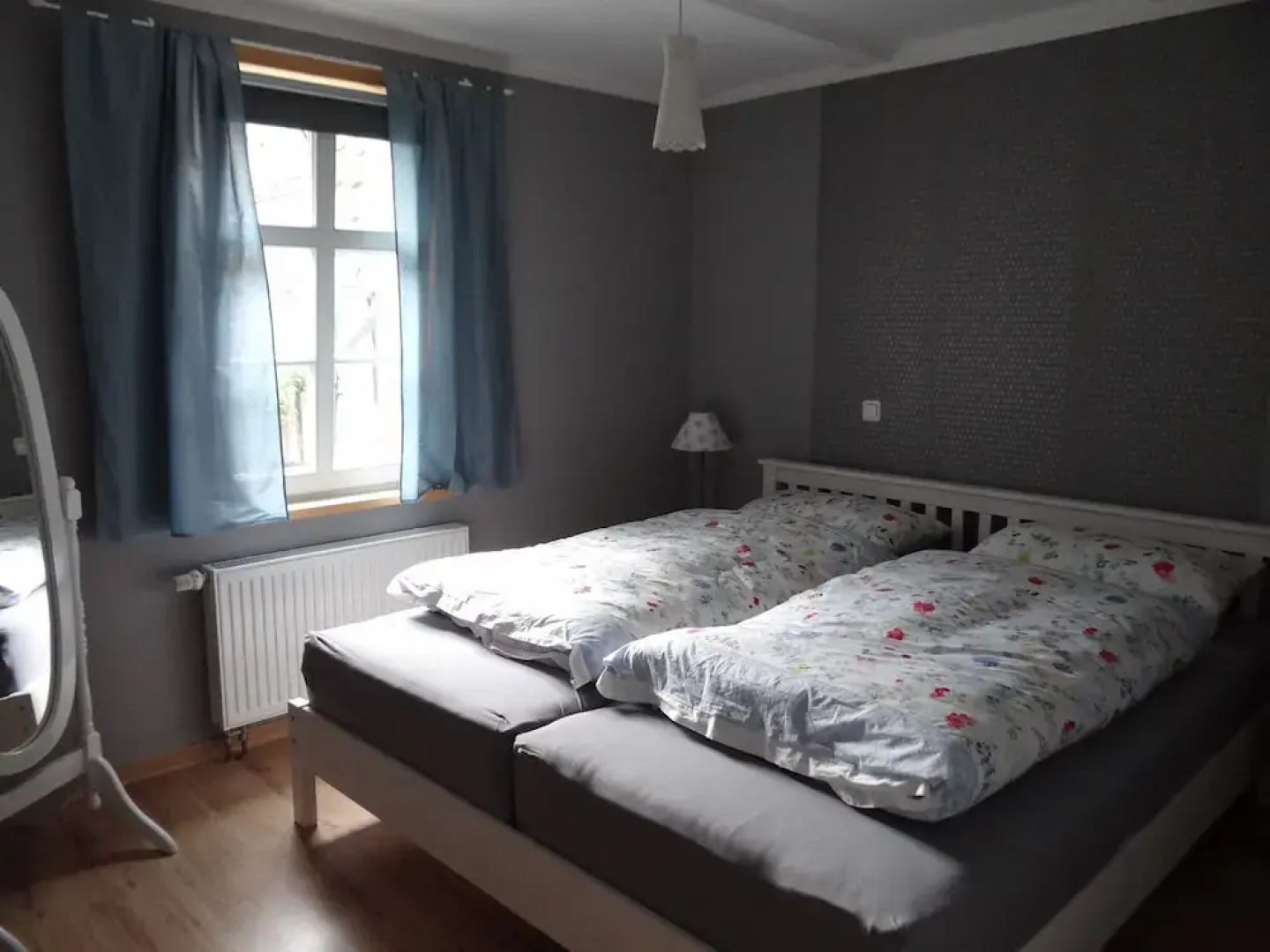 Schwesterherz im Schlafrock