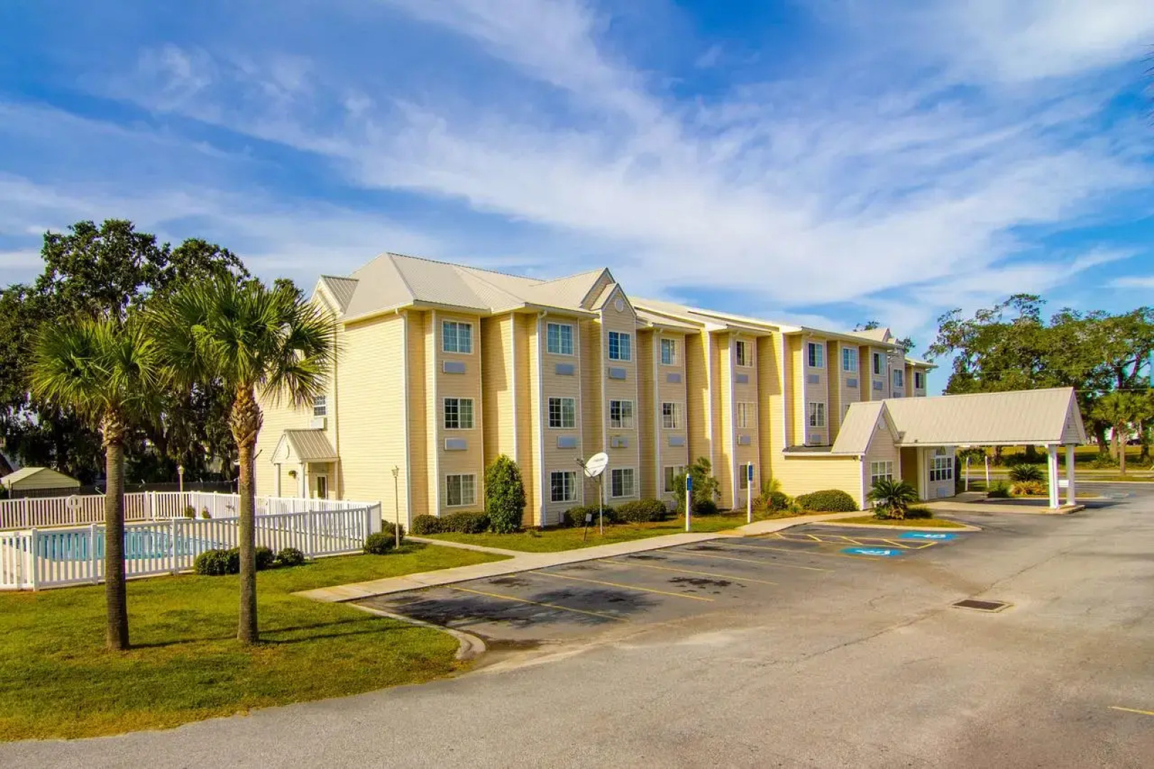Americas Best Value Inn & Suites Brunswick