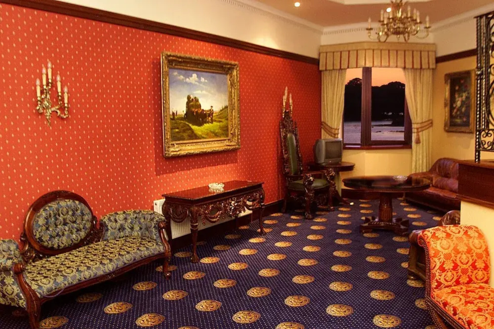 Lakeside Manor Hotel