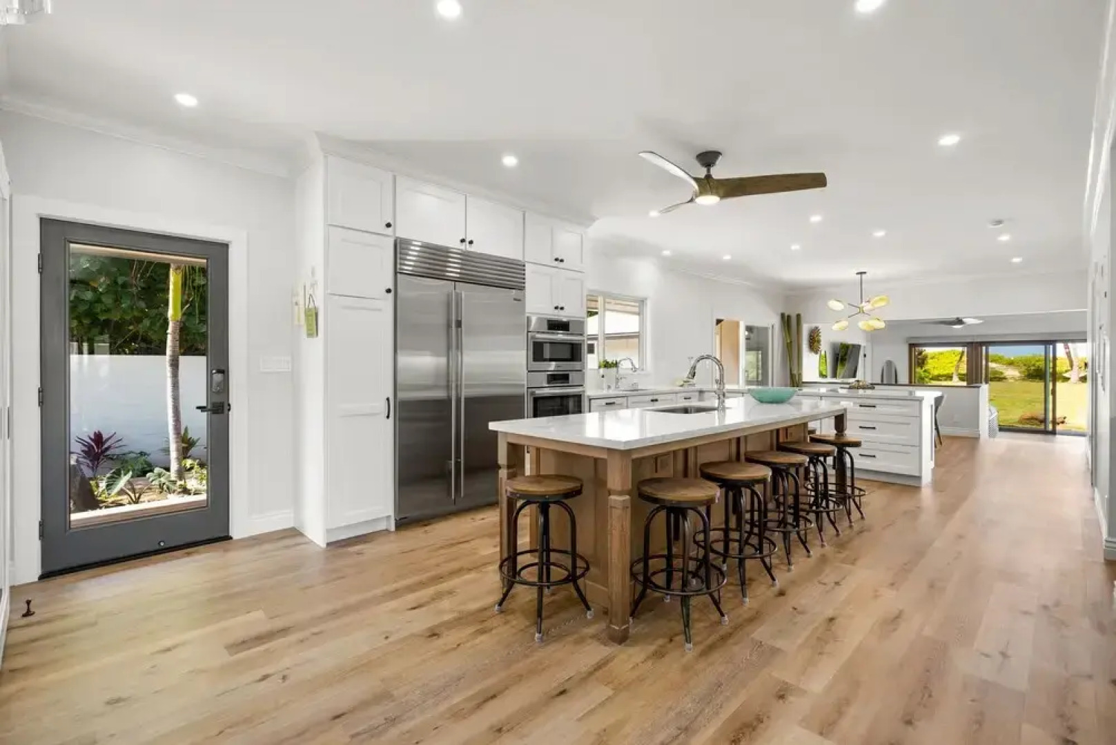 Hale Oahu Estate by Avantstay Kailua Beachfront Estate w/ Guest House