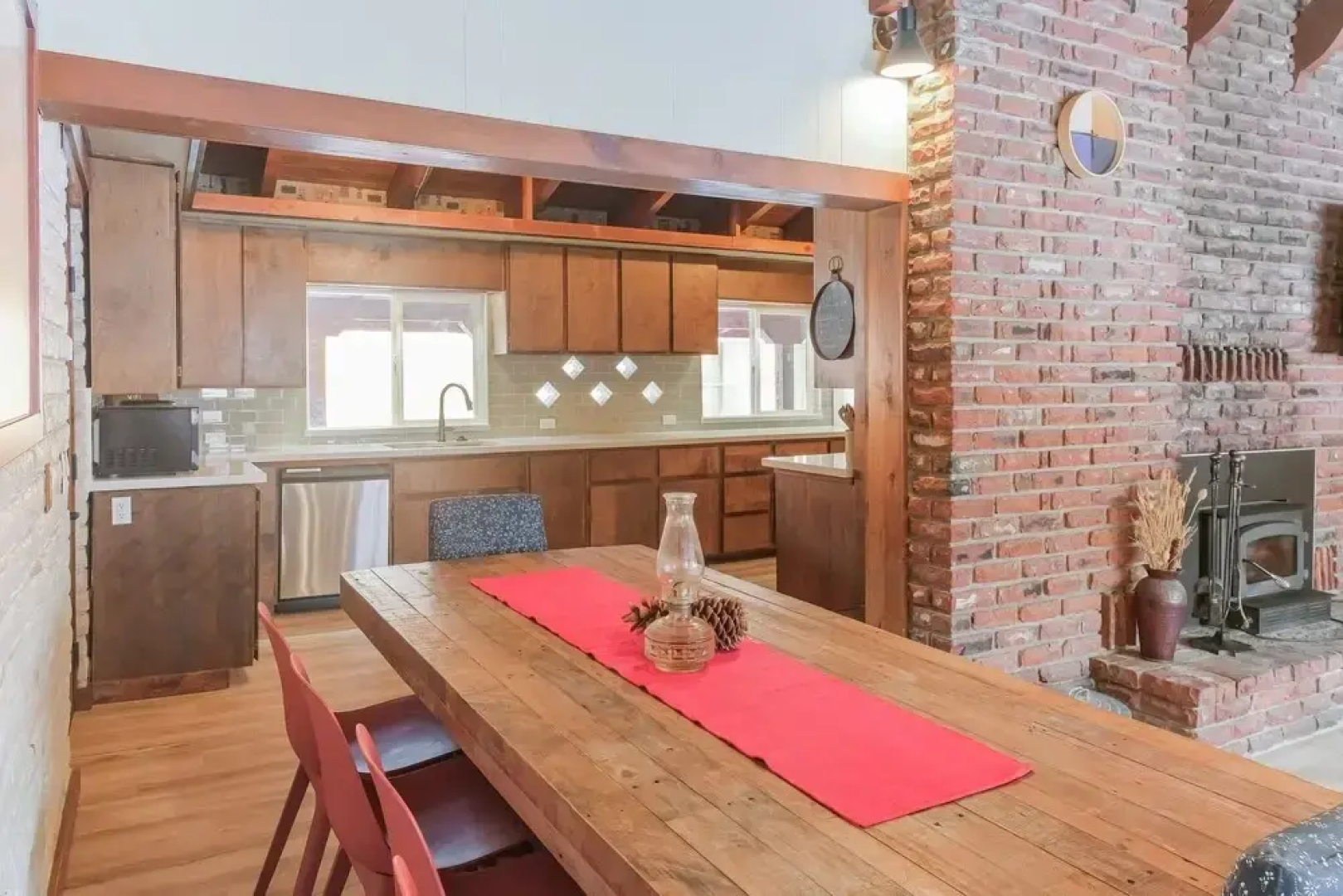 South Tahoe Rustic Home! Sleeps Over 10! 5 Bedroom Home by Redawning