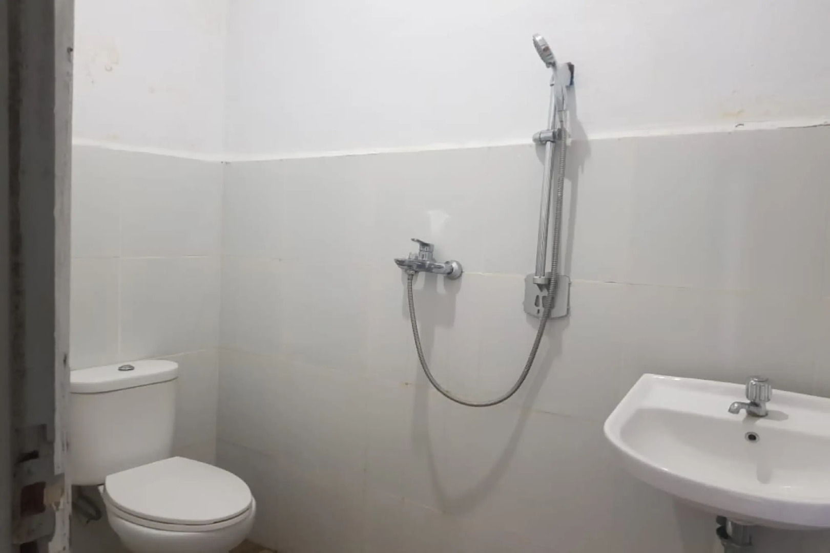 RedDoorz near Pantai Timba Batu Lombok