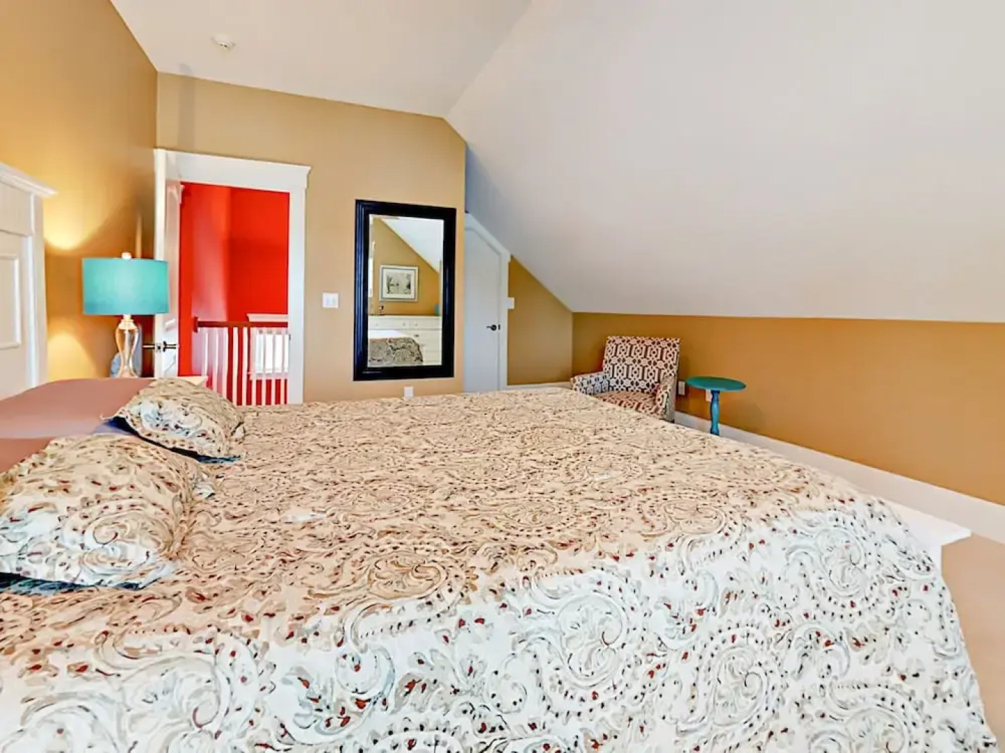 Hilltop Harbor Cottage 3 Bedrooms 2.5 Bathrooms Cottage