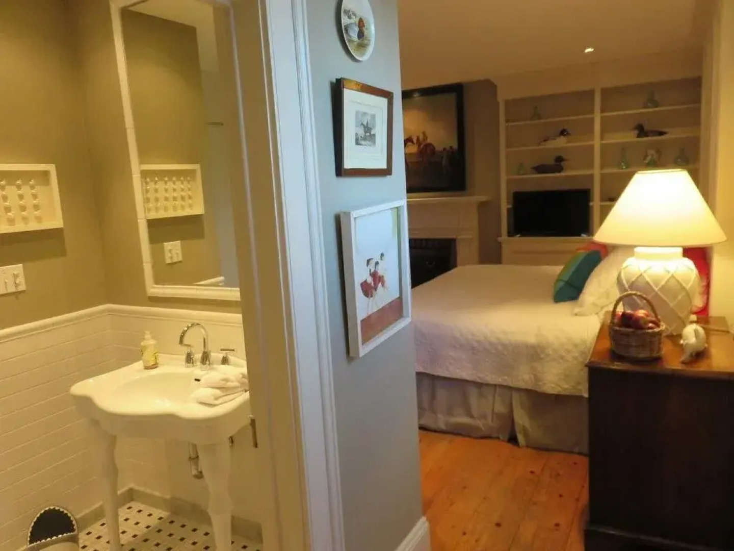 Dot's Landing Garden Room