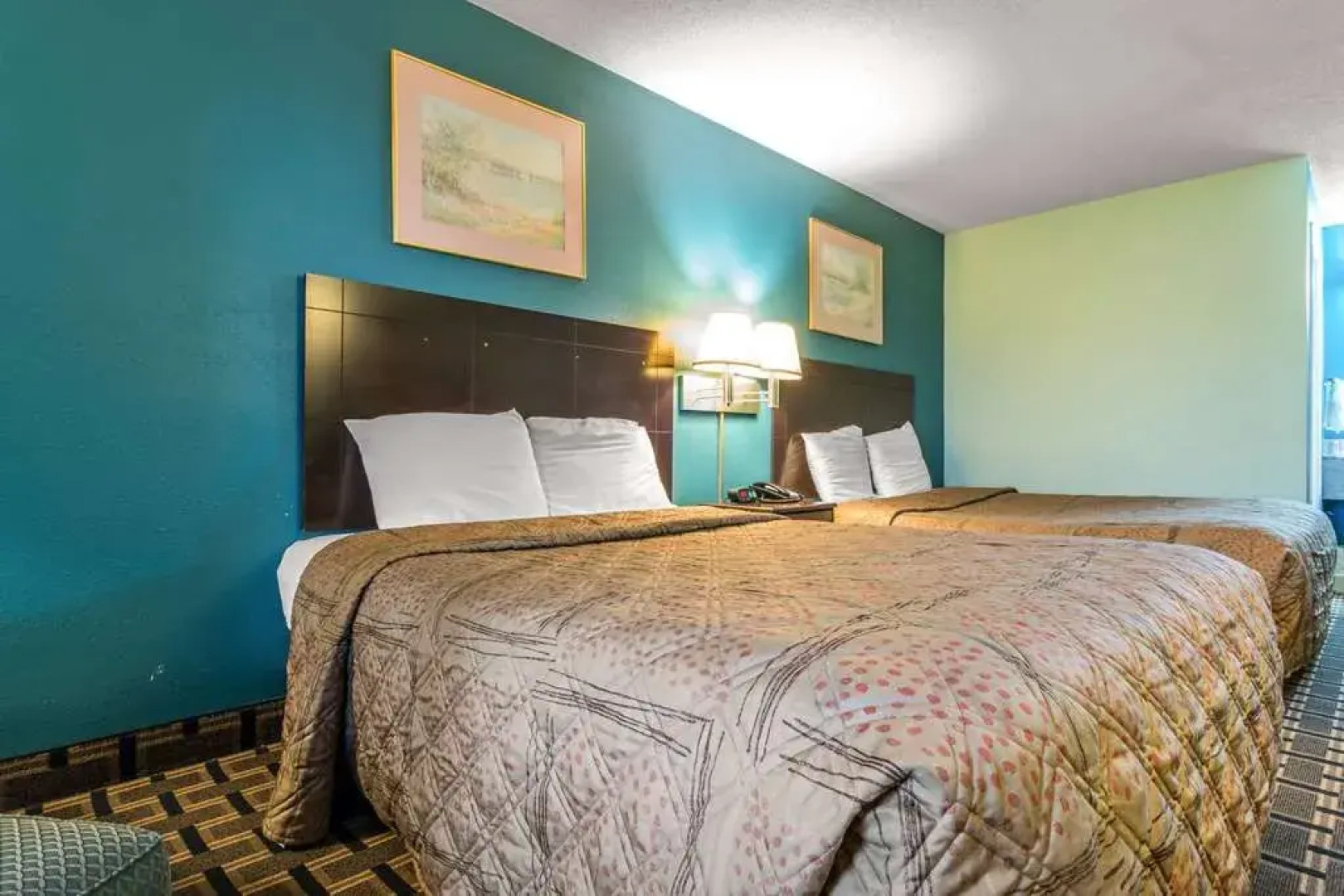 Econo Lodge Inn & Suites I-65