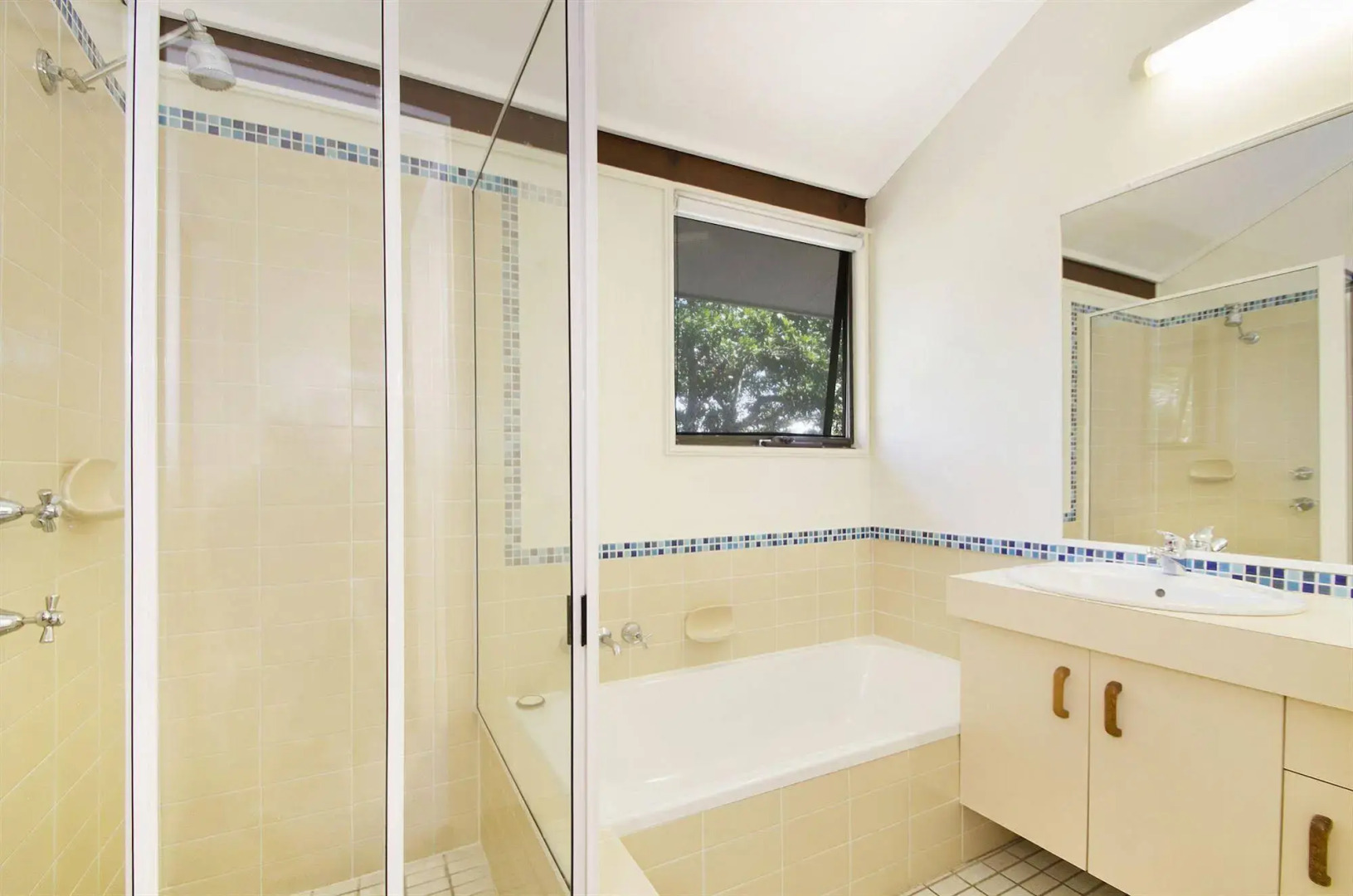 Glen Eden Beach Resort