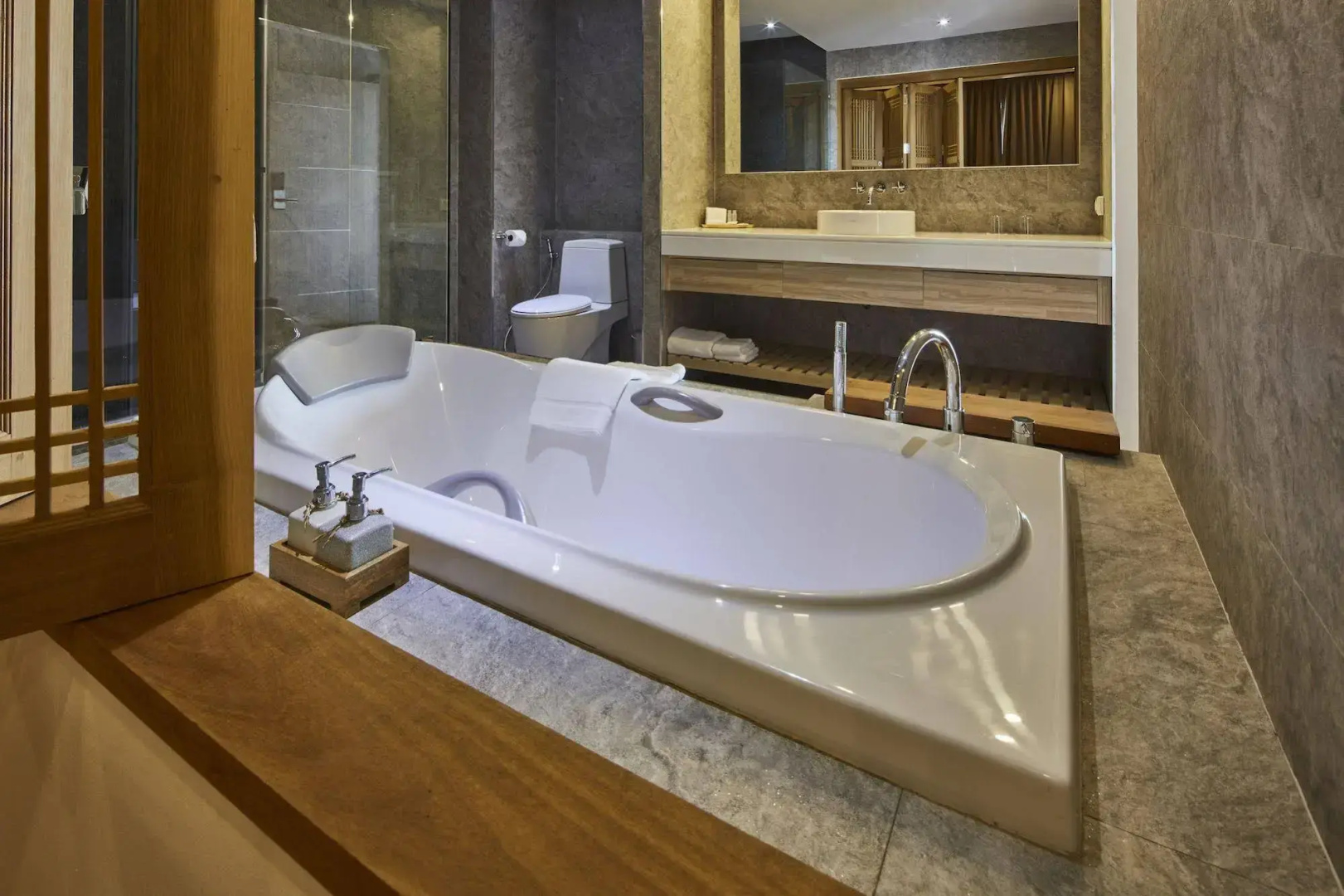 Serenity Hotel Spa & Onsen
