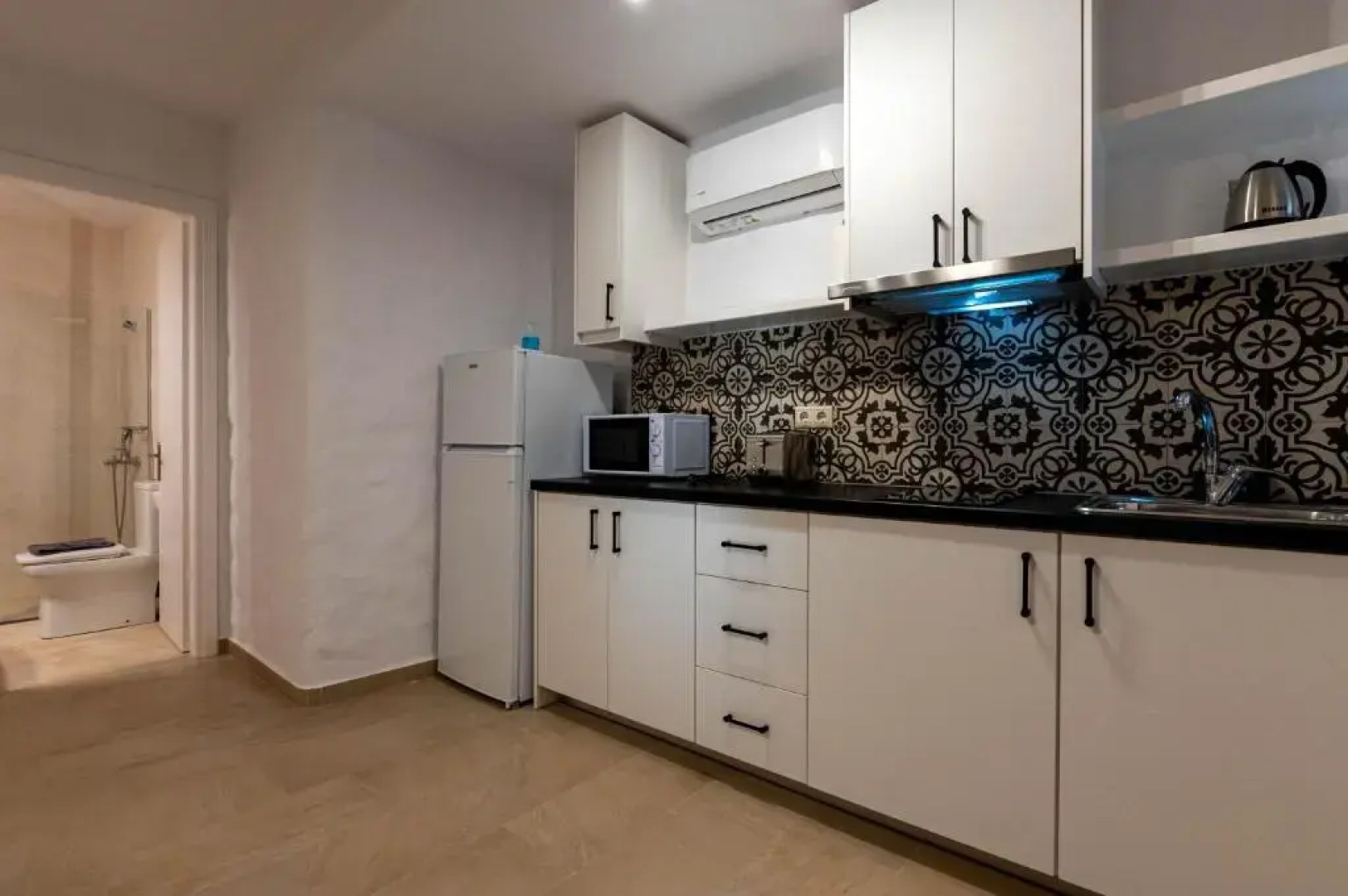 Abeloessa Methonian Hospitality