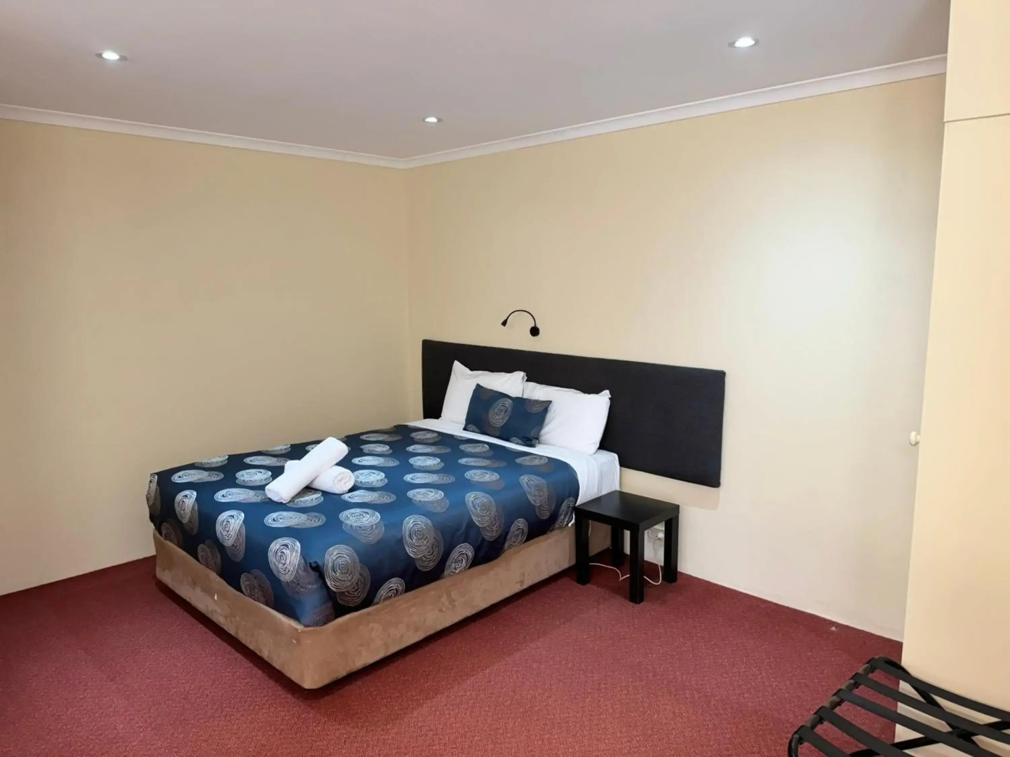 Blue Whale Motor Inn & Apartments