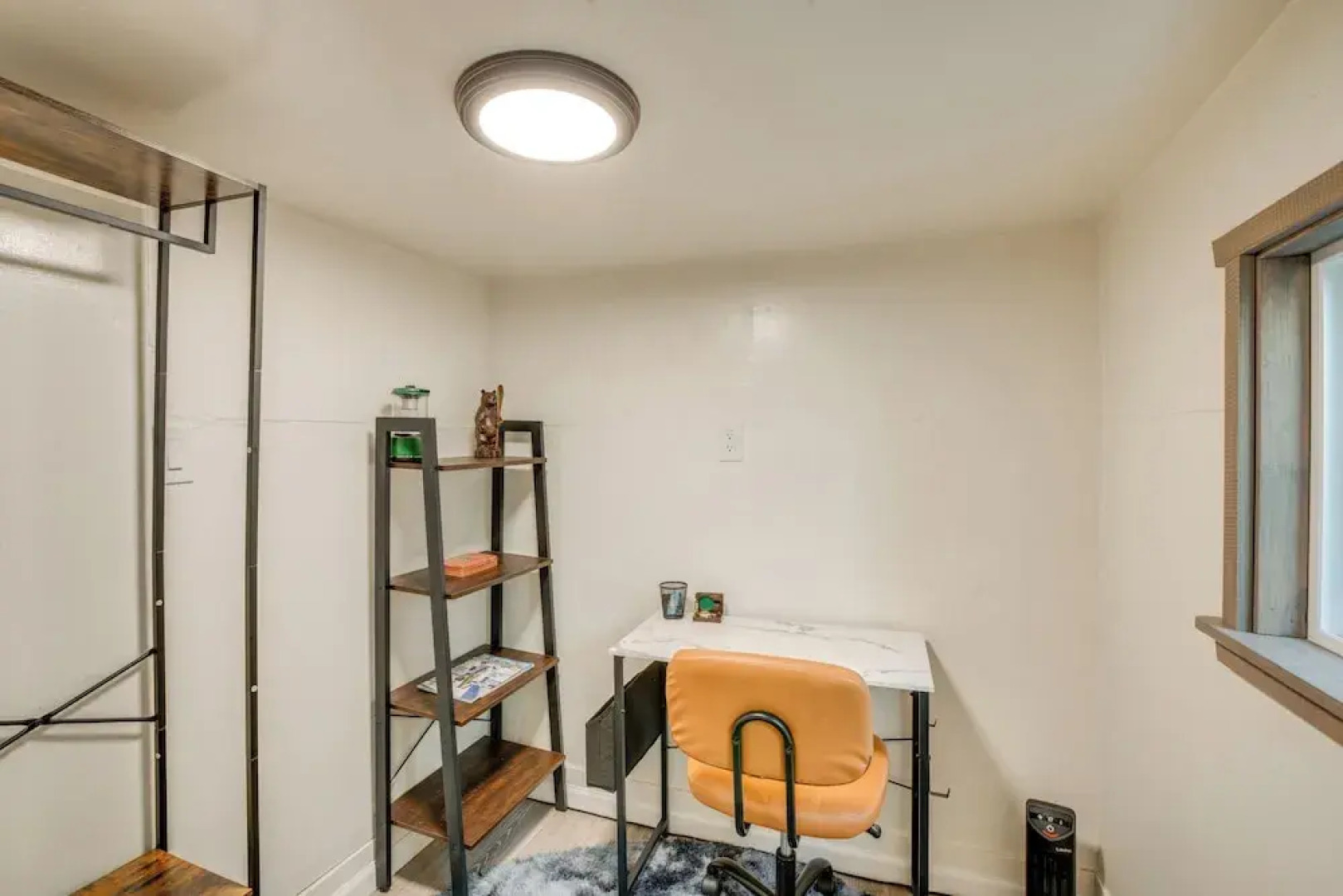 Walk to Beach: Dog-friendly Cabin in Glenbrook!